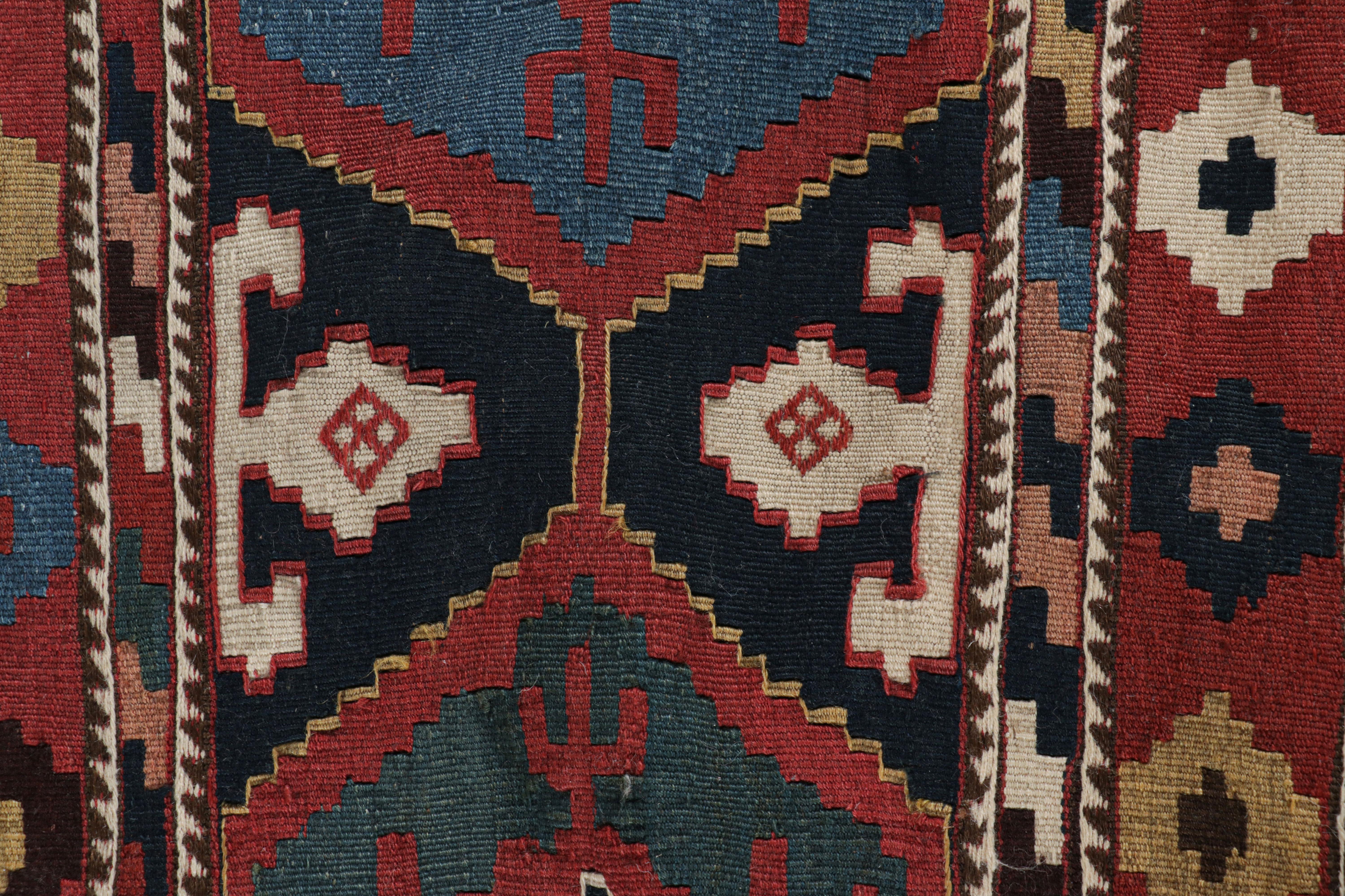 Antiker russischer Stammestaschen-Kilim mit geometrischen Mustern - Rug & Kilim (Russisch) im Angebot