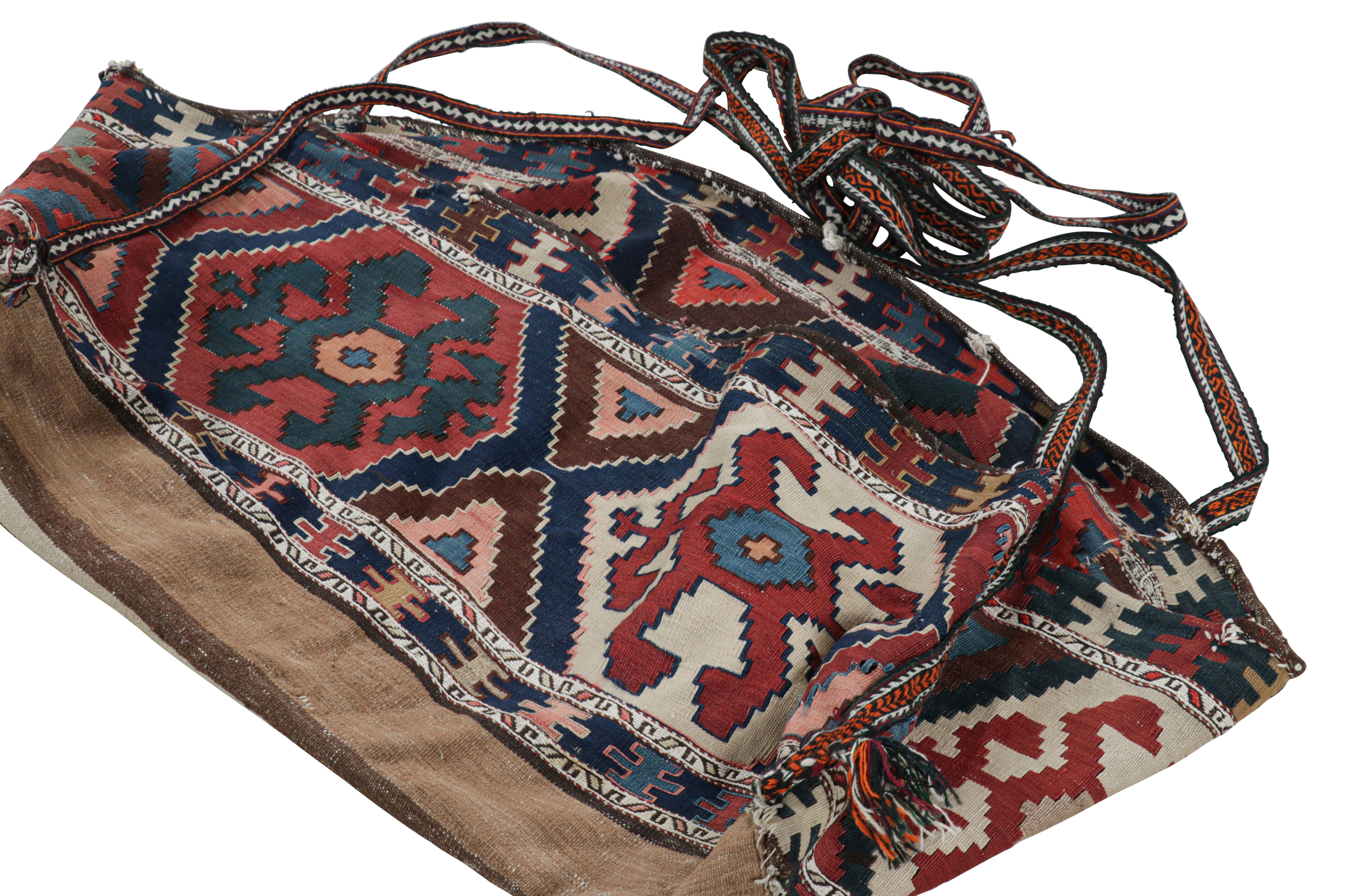 Antiker russischer Stammestaschen-Kilim mit geometrischen Mustern - Rug & Kilim im Zustand „Gut“ im Angebot in Long Island City, NY