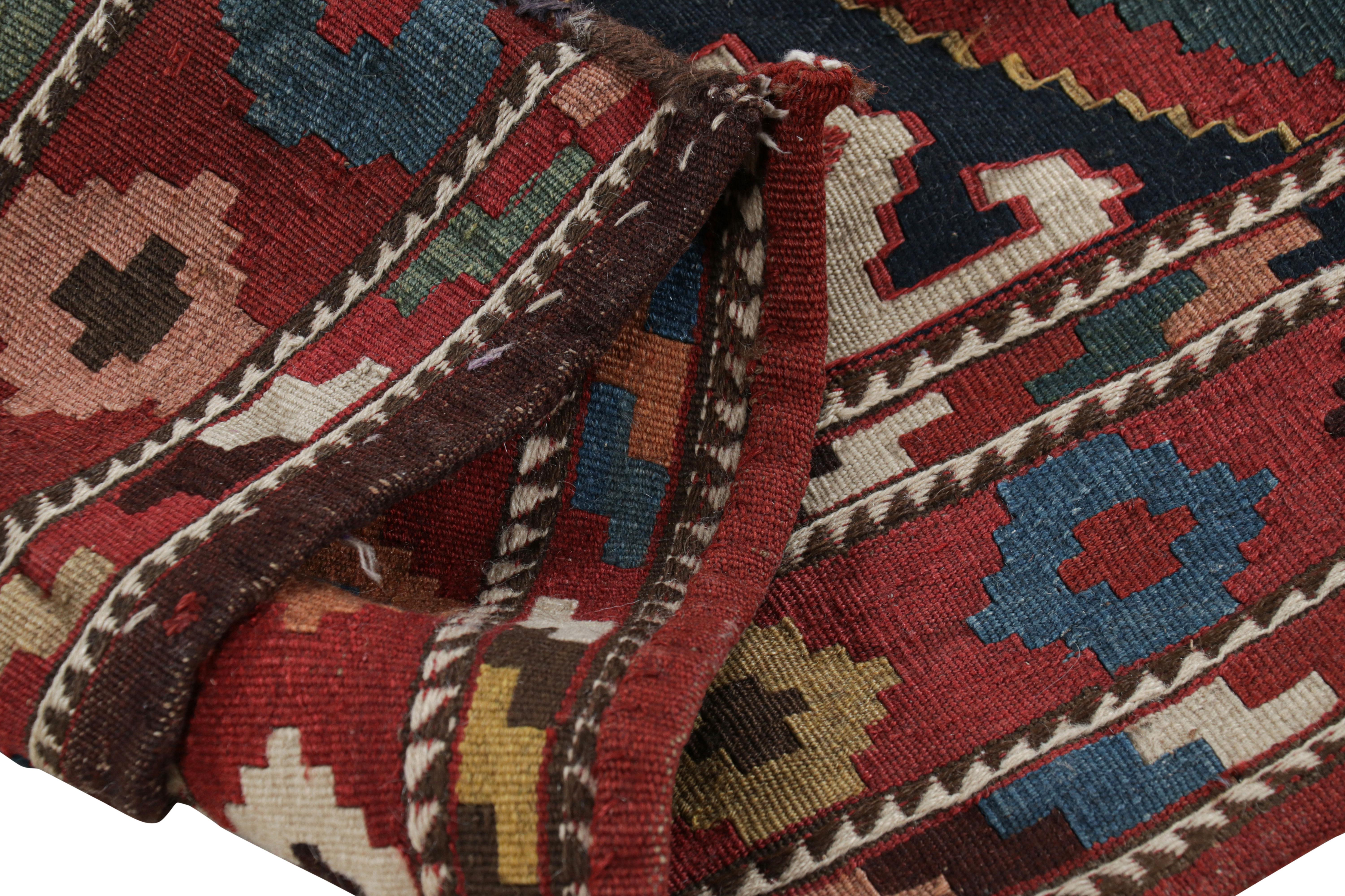 Antiker russischer Stammestaschen-Kilim mit geometrischen Mustern - Rug & Kilim (Frühes 20. Jahrhundert) im Angebot