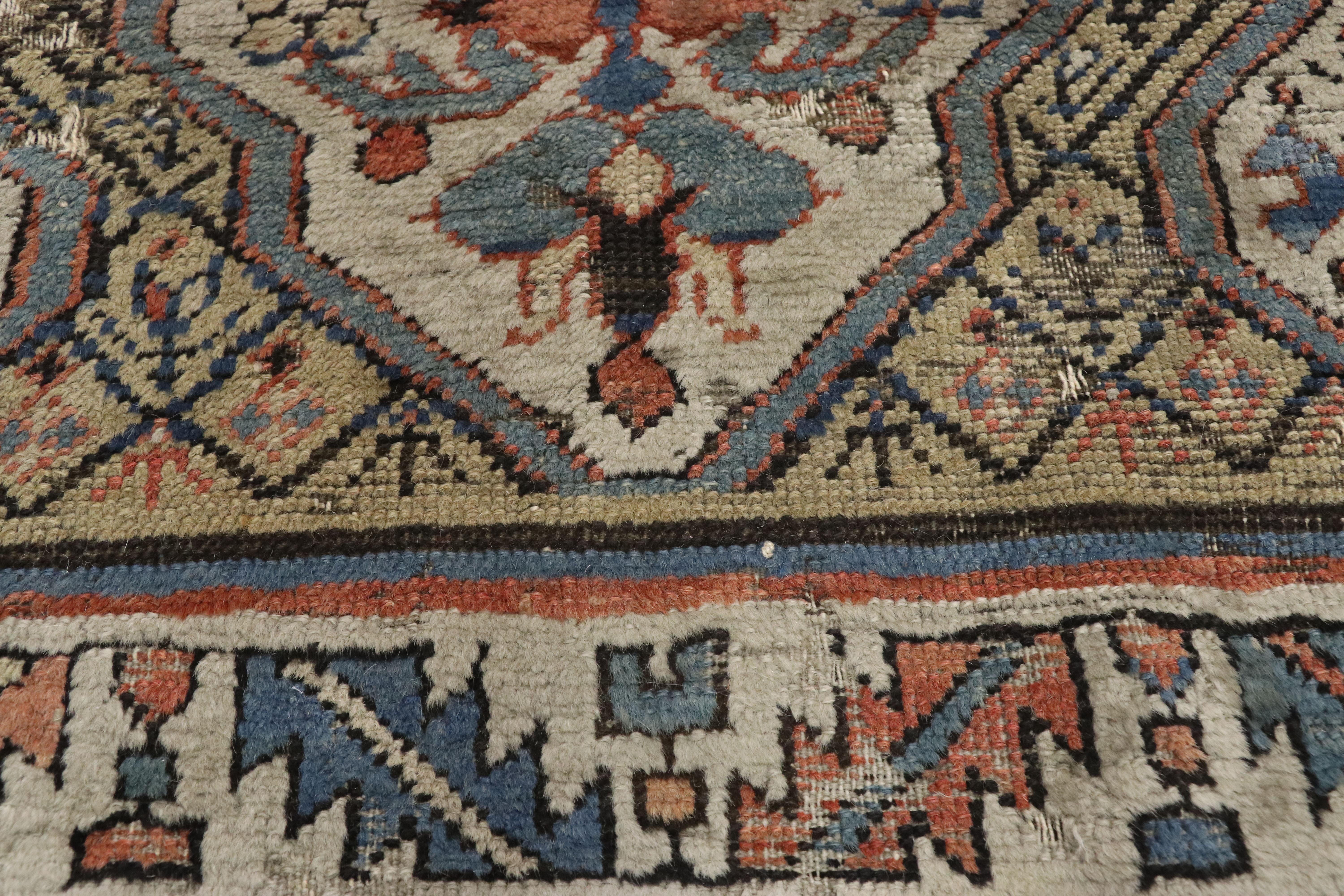 Alfombra antigua rusa tribal kazaka envejecida, alfombra de pasillo caucásica Caucásico en venta