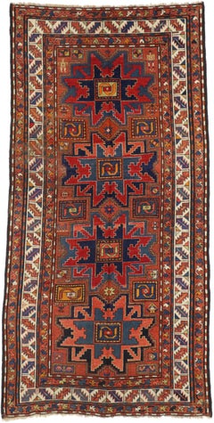 Tapis caucasien ancien du Kazak, breloque nomade et durabilité élégante