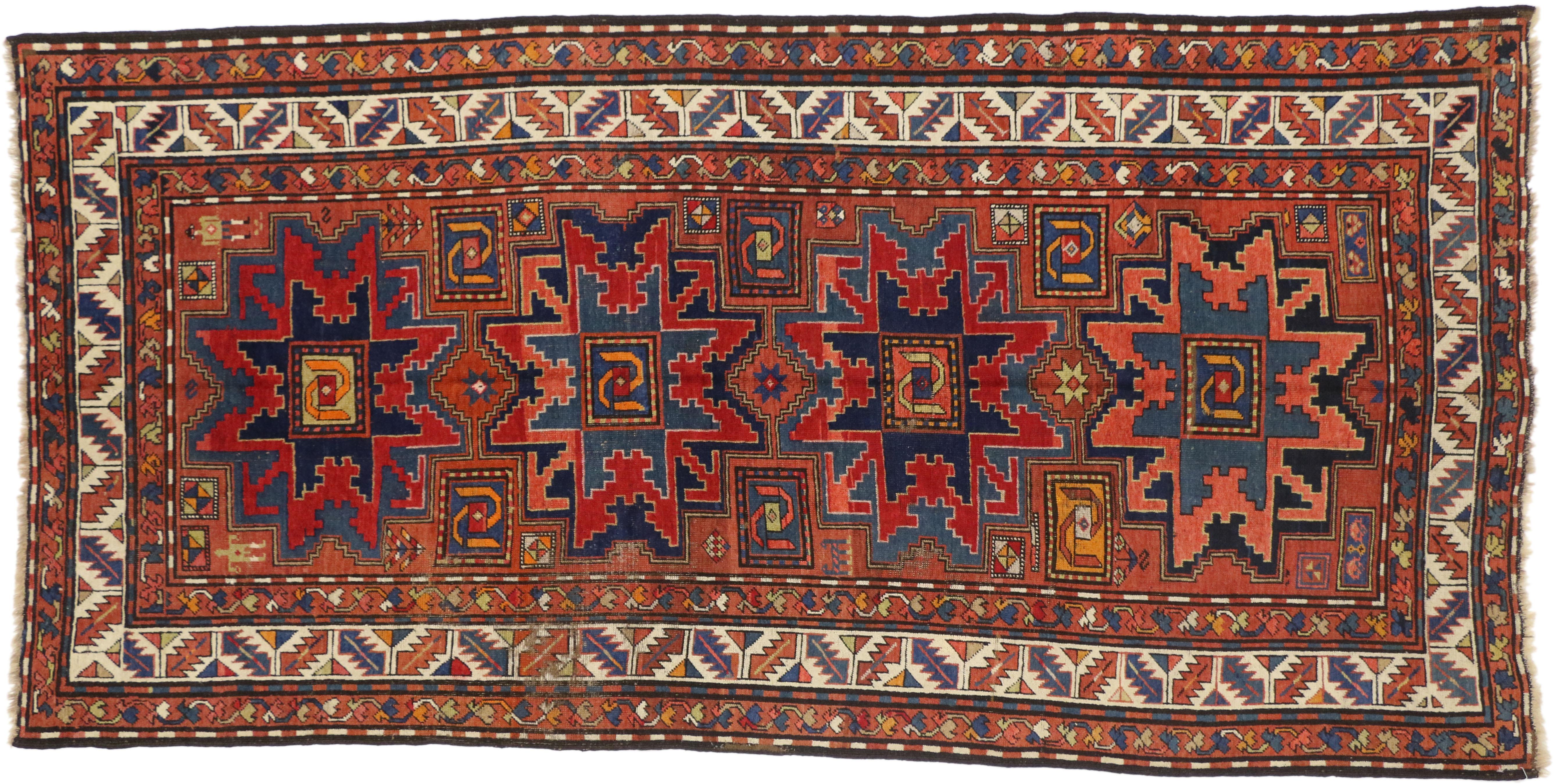 Antiker kaukasischer Kazak-Teppich, Nomaden-Charm auf stilvoller Haltbarkeit im Zustand „Gut“ im Angebot in Dallas, TX