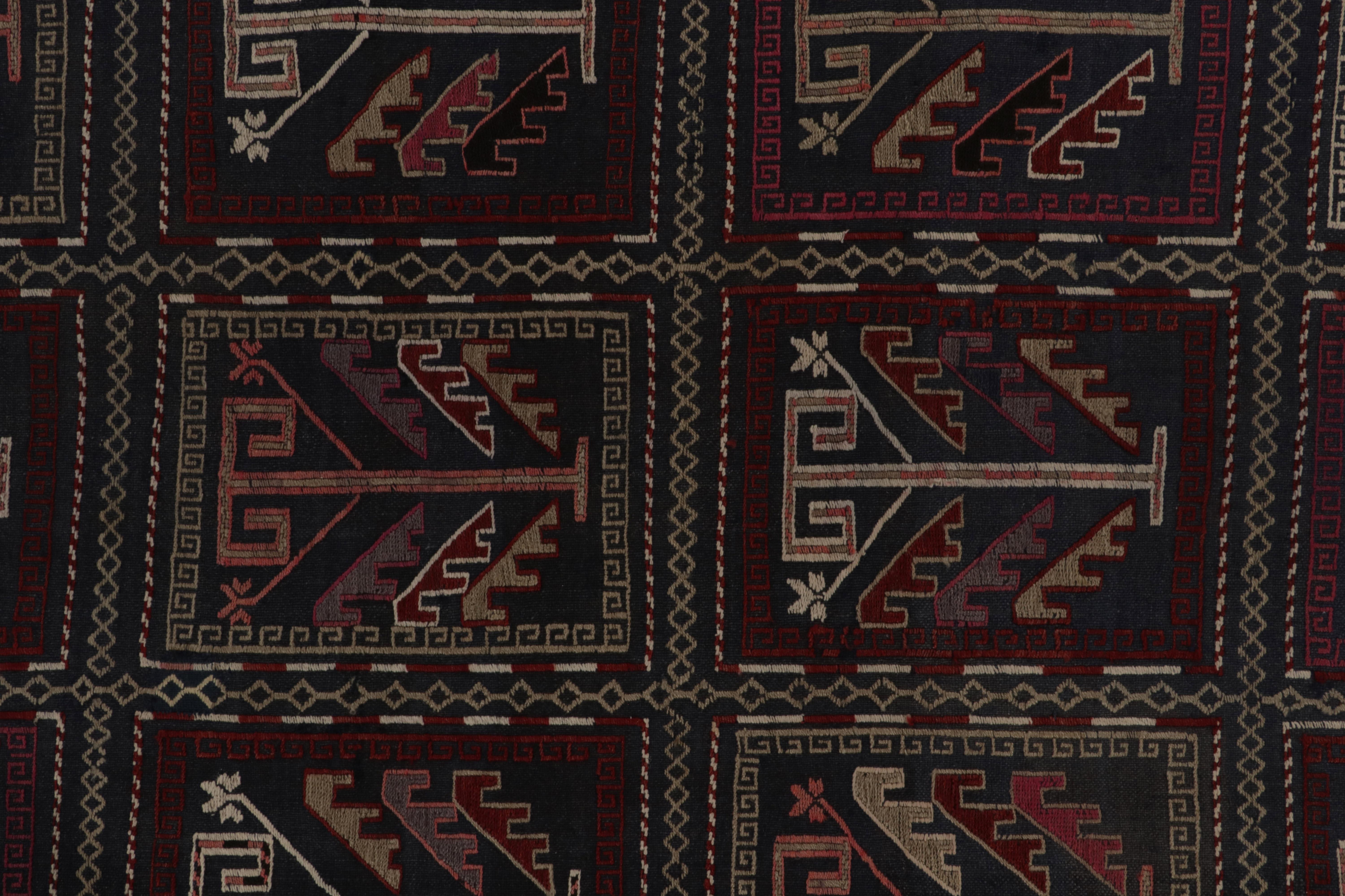 Antiker russischer Kelim-Teppich in Blau mit geometrischem Muster von Teppich & Kelim (Frühes 20. Jahrhundert) im Angebot