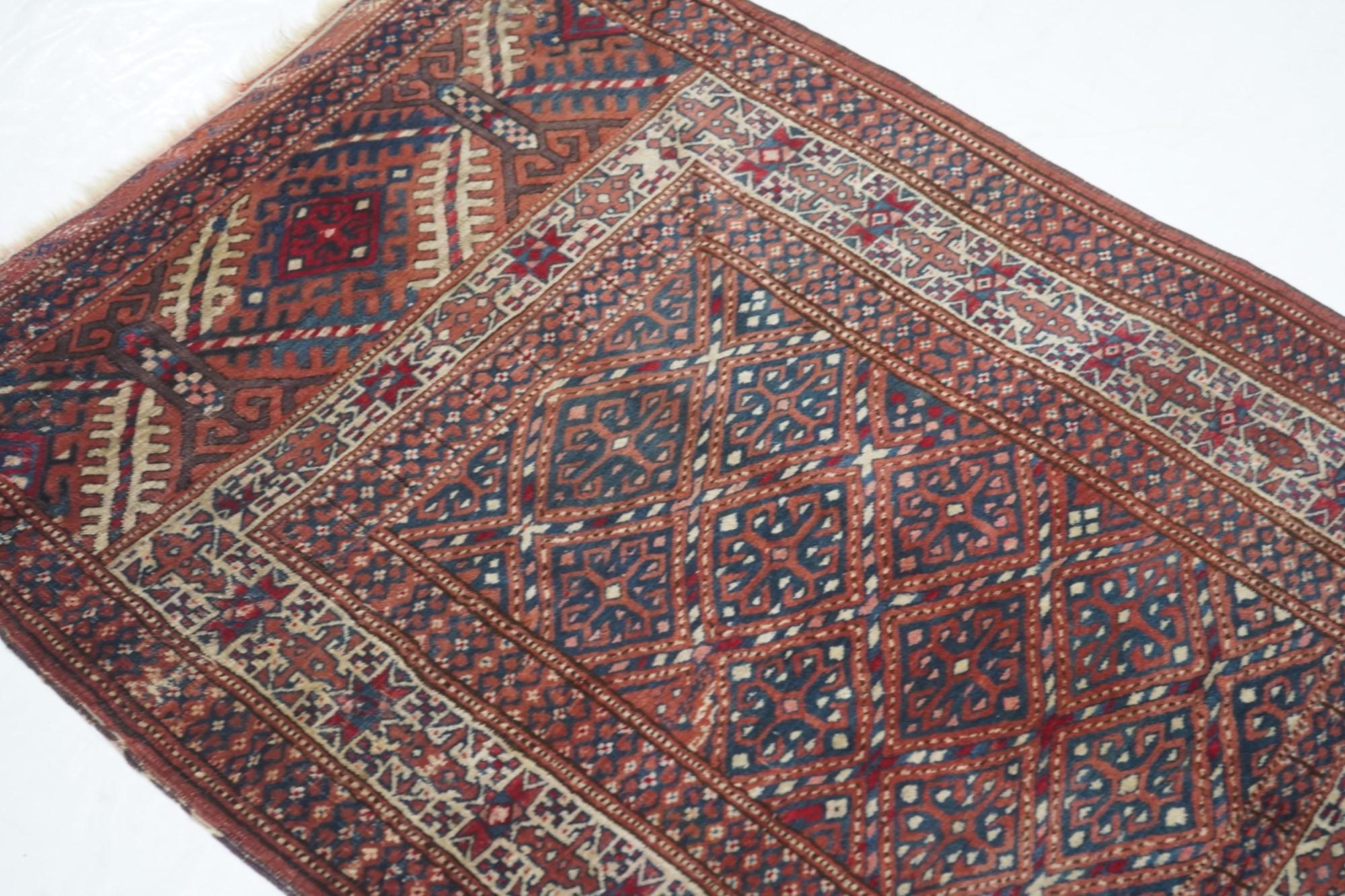 Antiker russischer Turkeman-Teppich 2'11'' x 4'5'' (Wolle) im Angebot