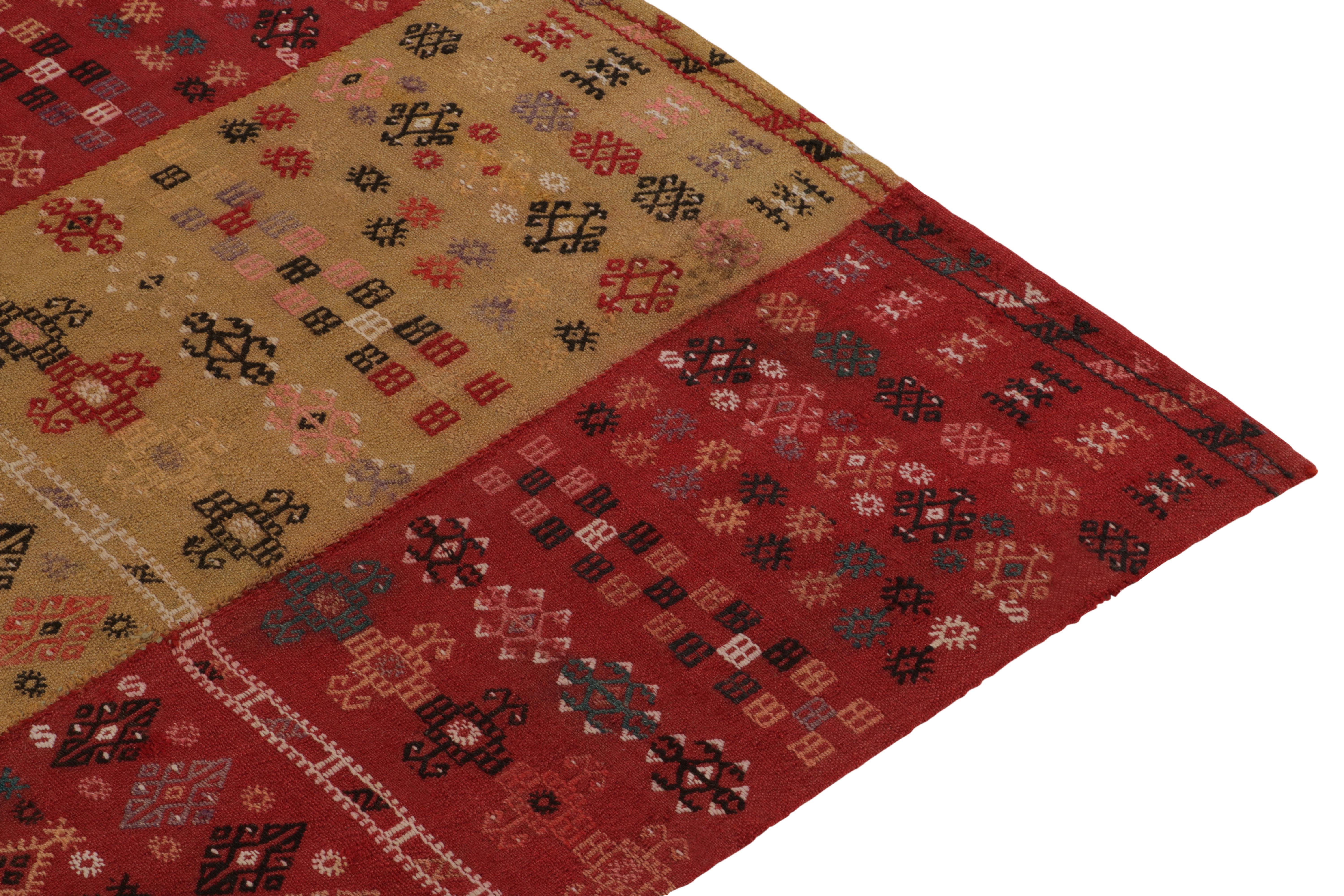 Antiker russischer Verneh-Kelim in Rot, Beige mit geometrischen Mustern von Teppich & Kelim (Handgeknüpft) im Angebot