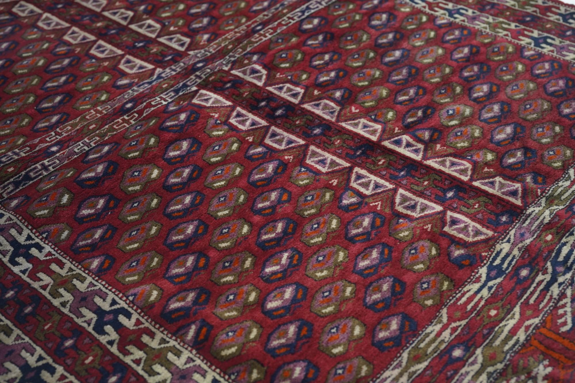 Antiker russischer Yamud-Bokara-Teppich  (Wolle) im Angebot