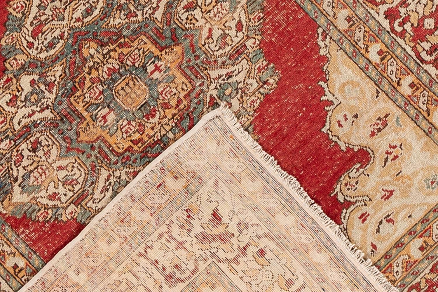 Turc Ancien tapis en laine rouge et beige Oushak fait à la main à motif de médaillon en vente