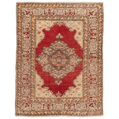 Ancien tapis en laine rouge et beige Oushak fait à la main à motif de médaillon