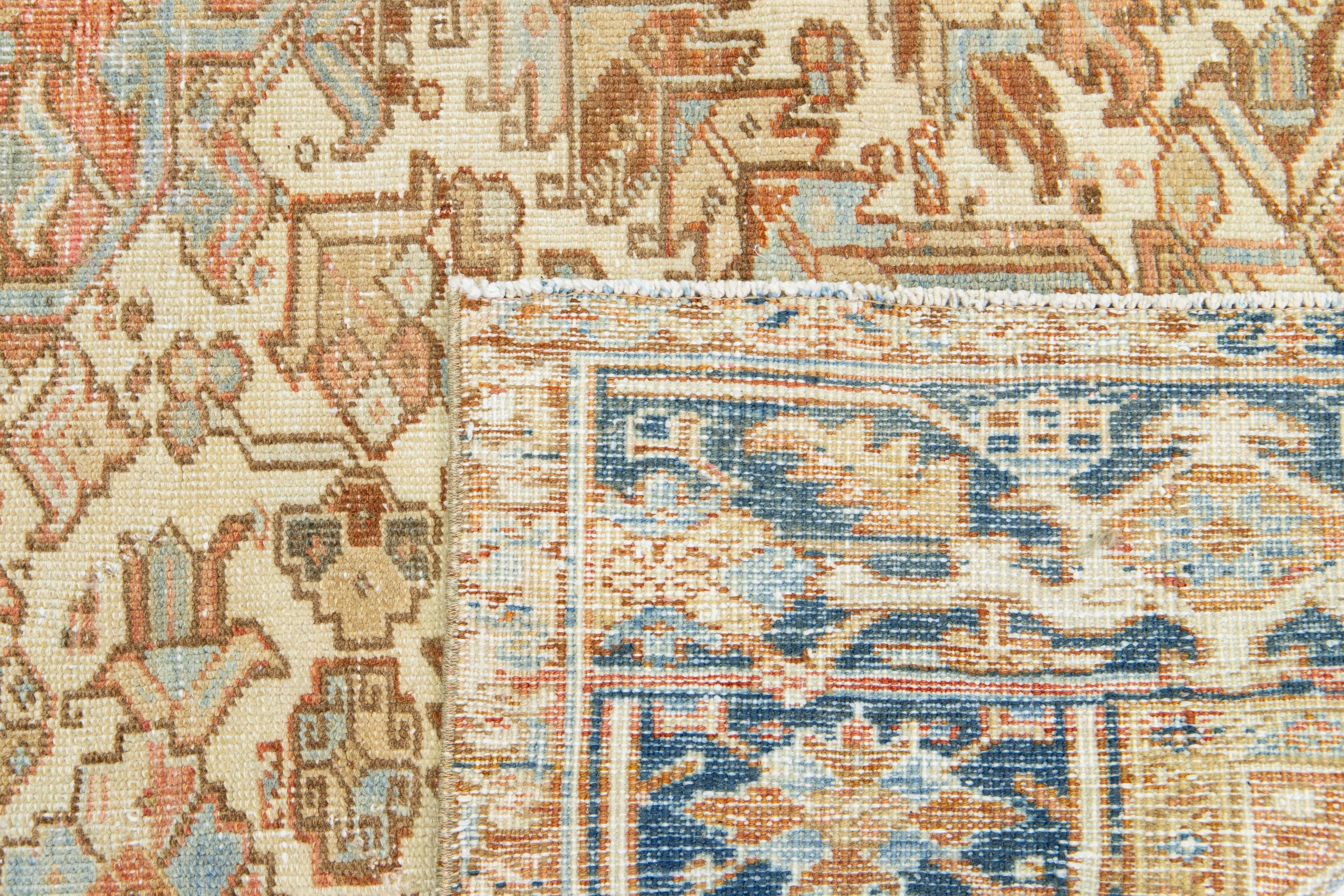Antiker Rostfarbener persischer Heriz-Wollteppich aus Heriz mit Medaillon-Motiv (Wolle) im Angebot