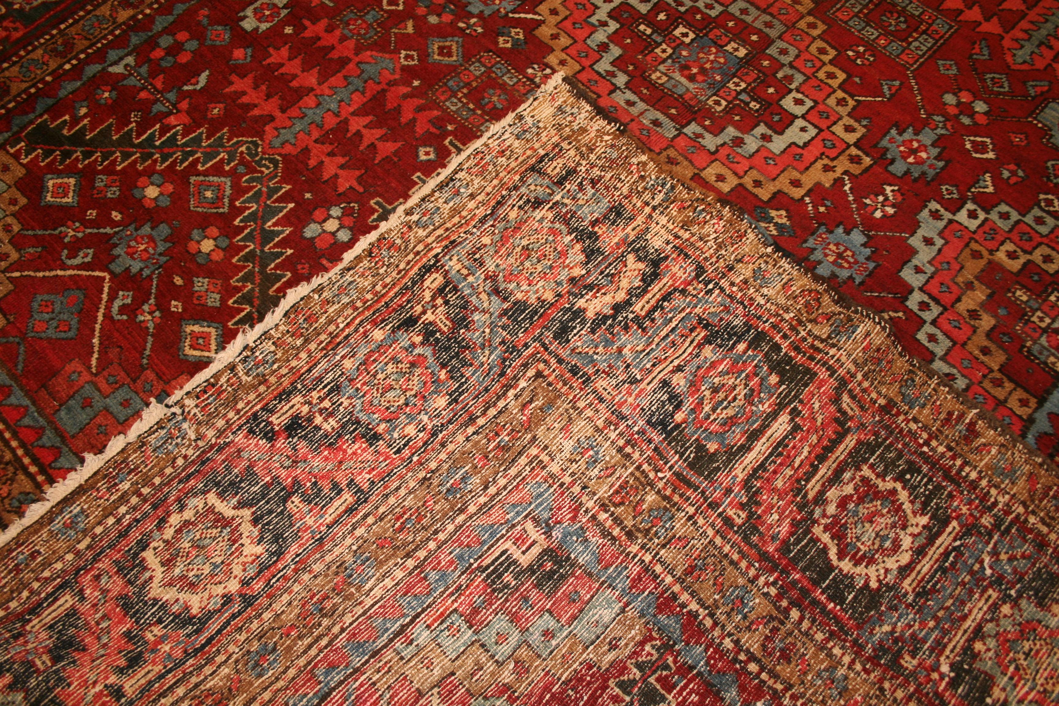 Antique Rust Red Heriz Rug with All-Over Design of Stylised Leafs and Palmettes In Good Condition For Sale In Milan, IT