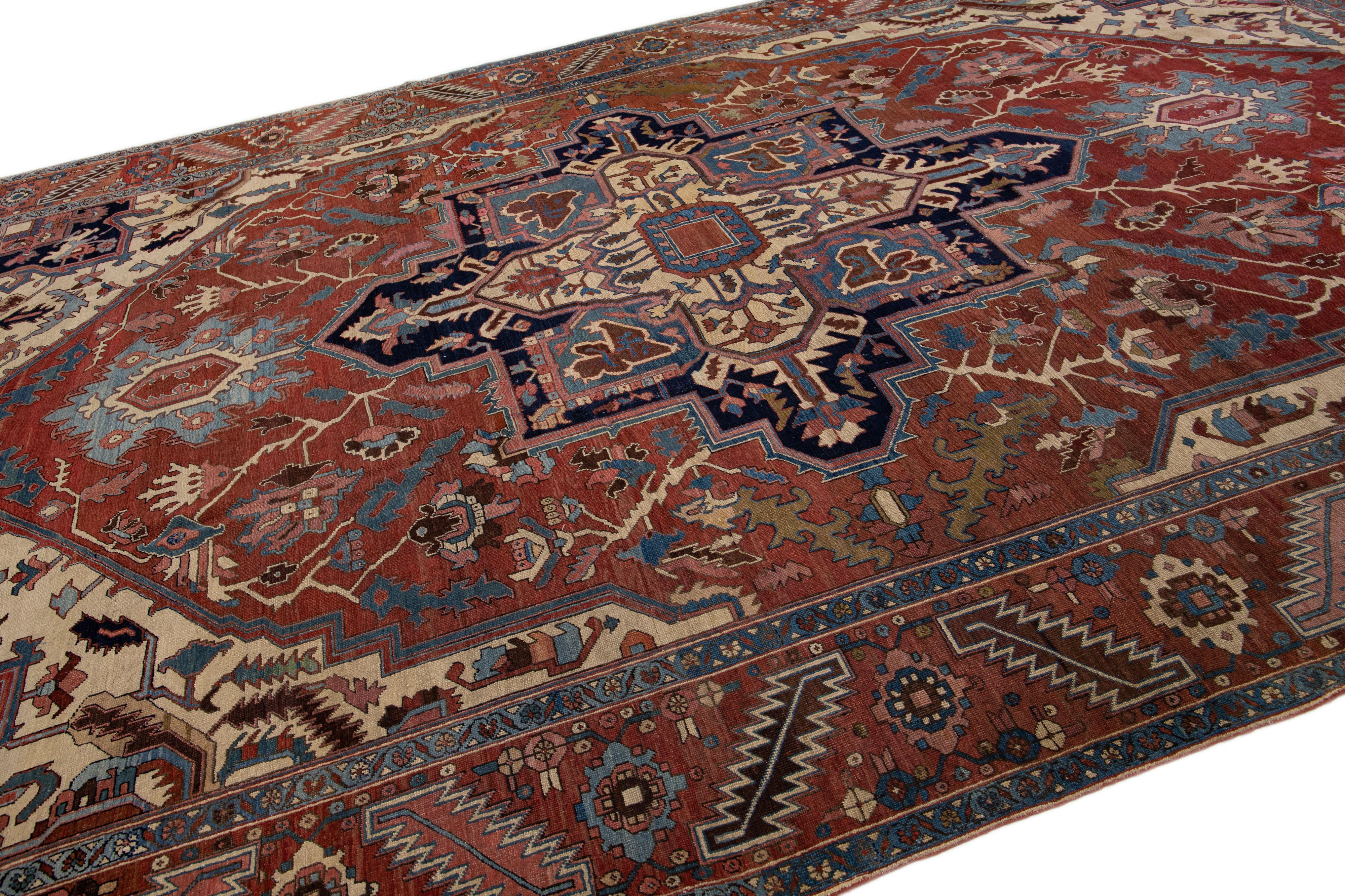 Antique Rust Serapi Handmade Persian Wool Rug With Medallion Pattern In Good Condition For Sale In Norwalk, CT