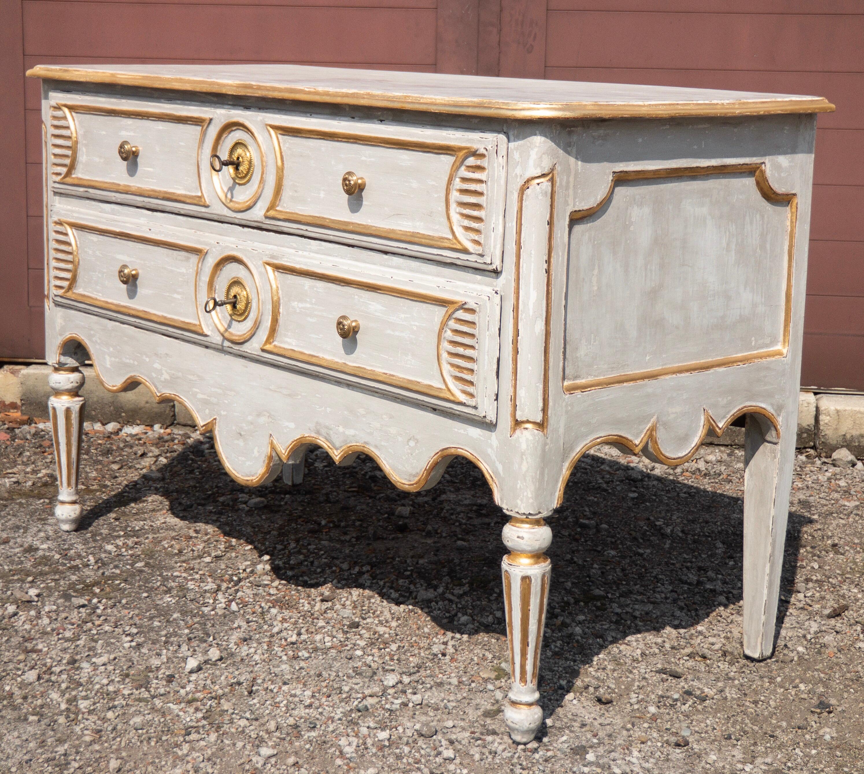 Antique rustic 18th century chest of drawers from the countryside of France with nicely carved geometrical motifs.

The chest has a new patina finish in the Gustavian/ shabby chic Style in a light cream/white/grey color. The borders of the chest