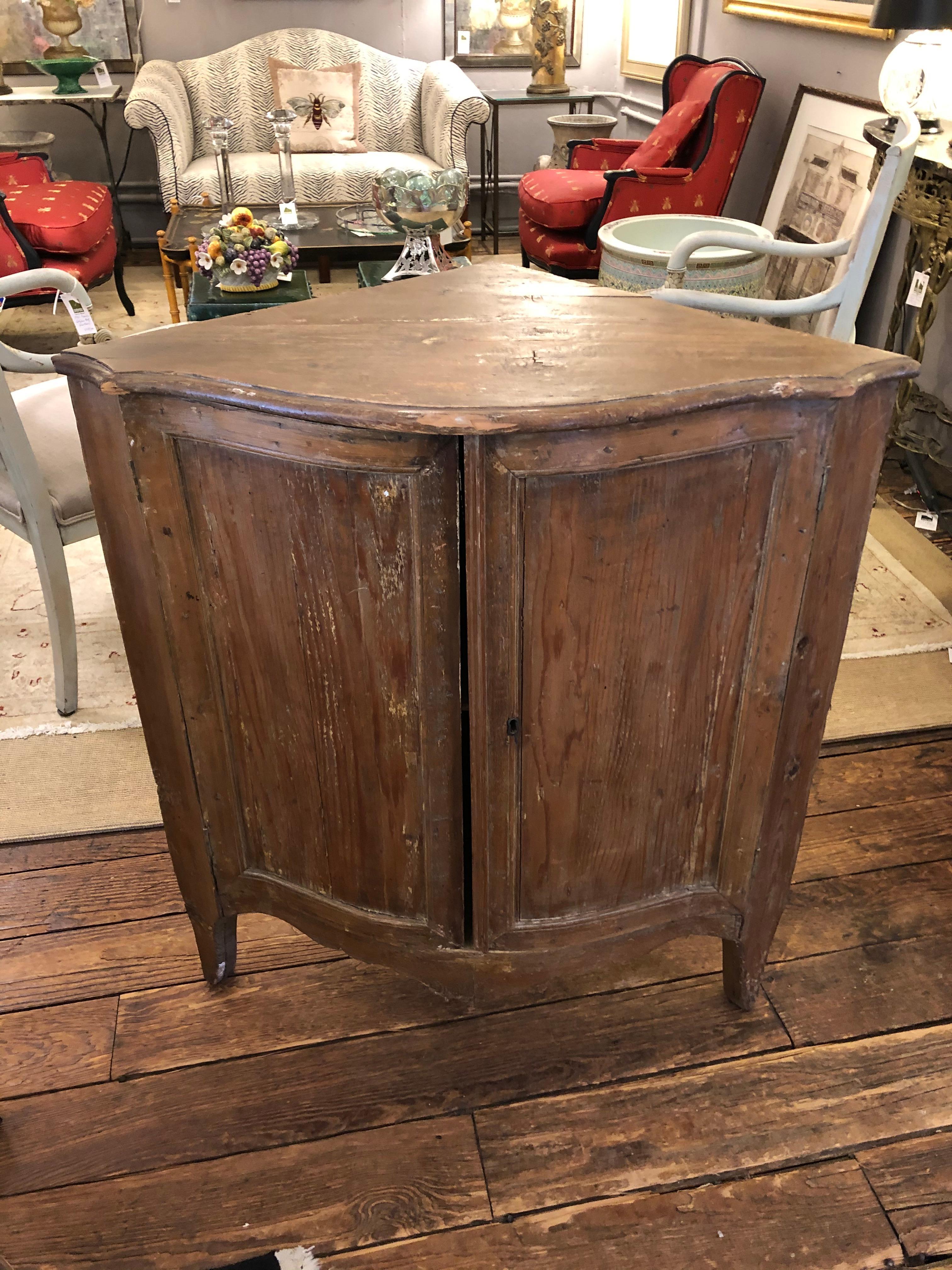 Antique Rustic 19th Century Italian Corner Cabinet In Distressed Condition In Hopewell, NJ