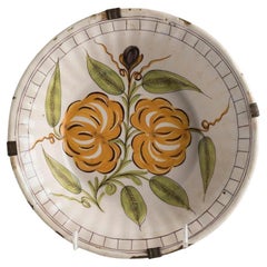 Assiette décorative ancienne rustique et élégante en porcelaine espagnole du 19ème siècle