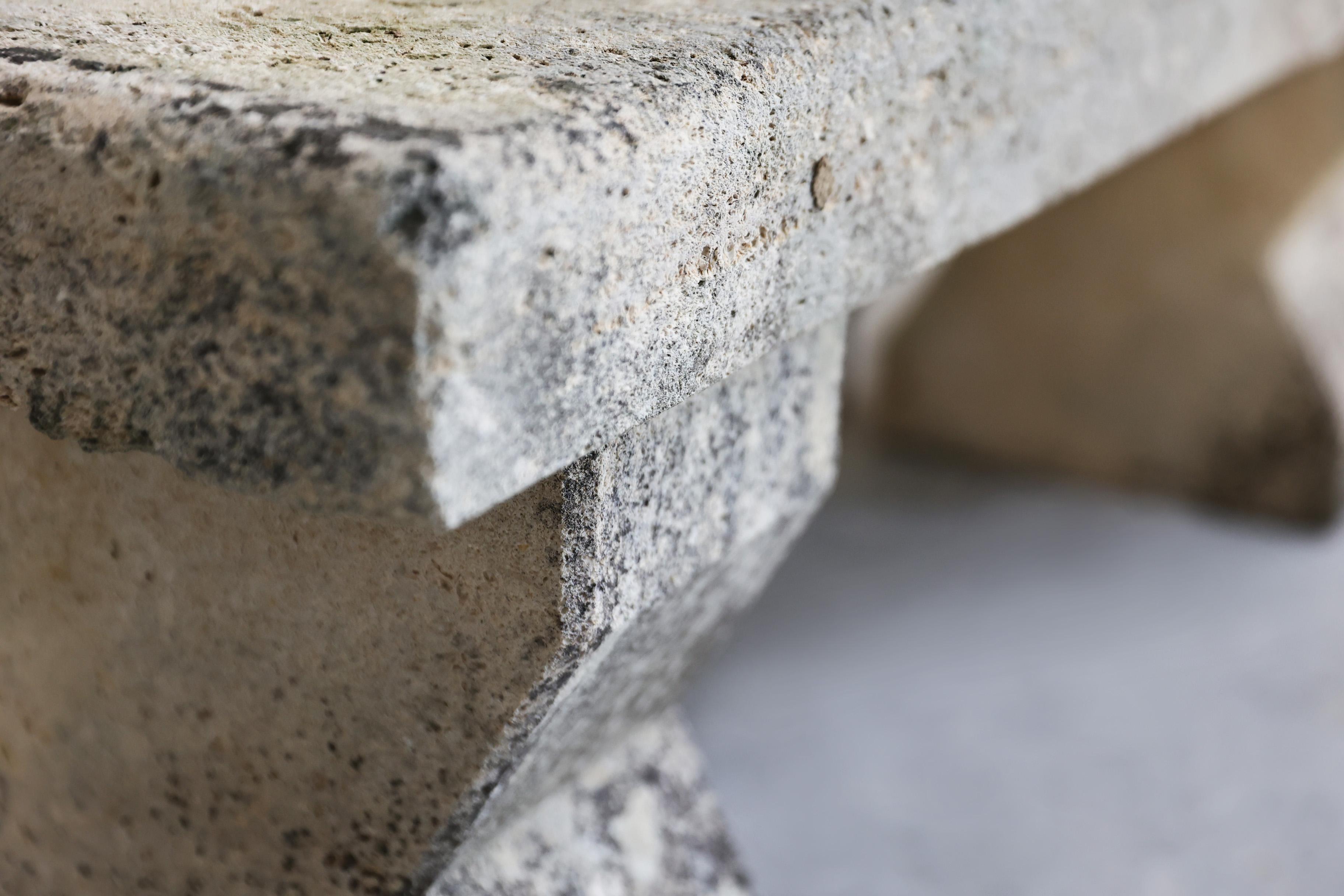 Banc rustique ancien en calcaire français, 19ème siècle en vente 3