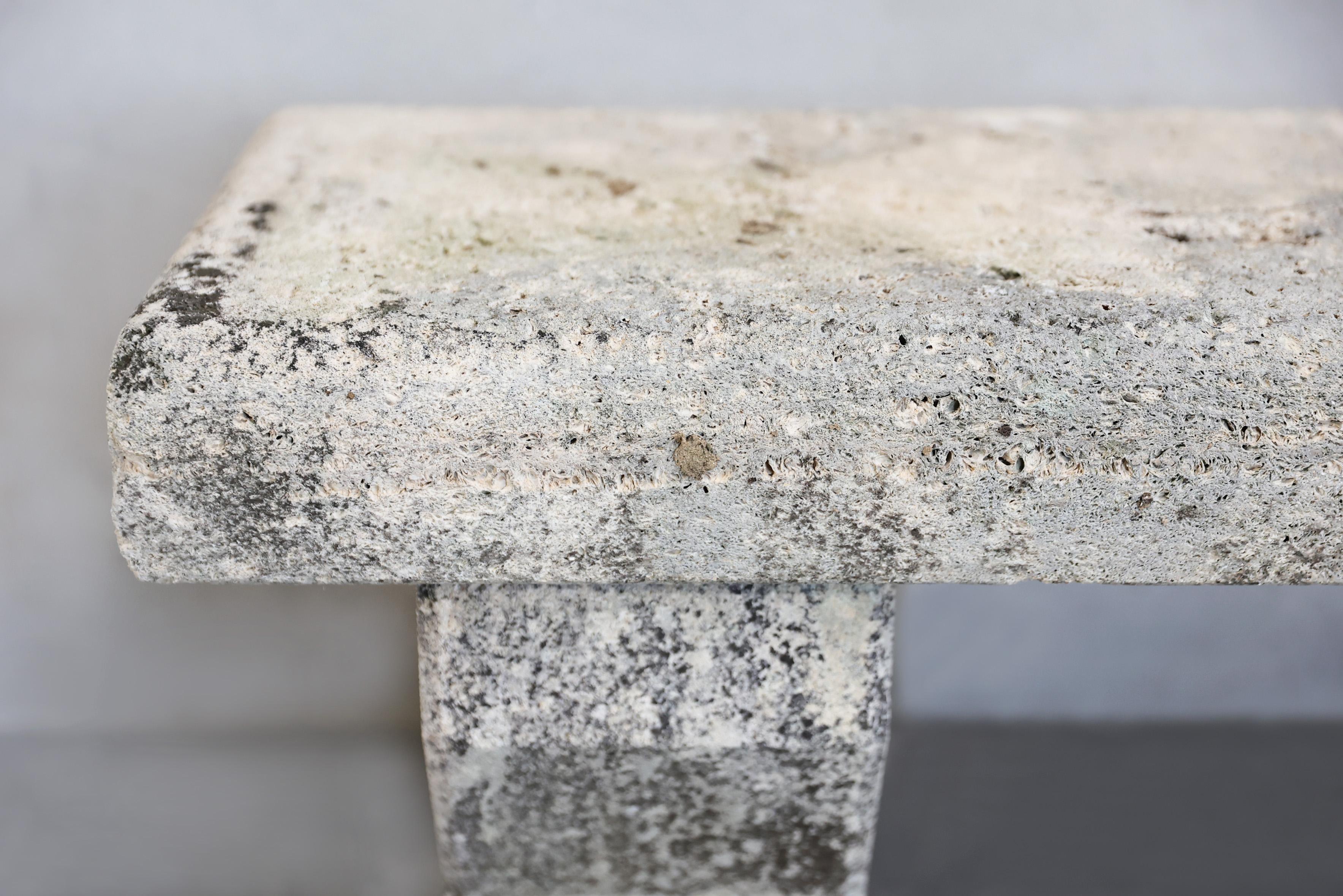 Banc rustique ancien en calcaire français, 19ème siècle en vente 1