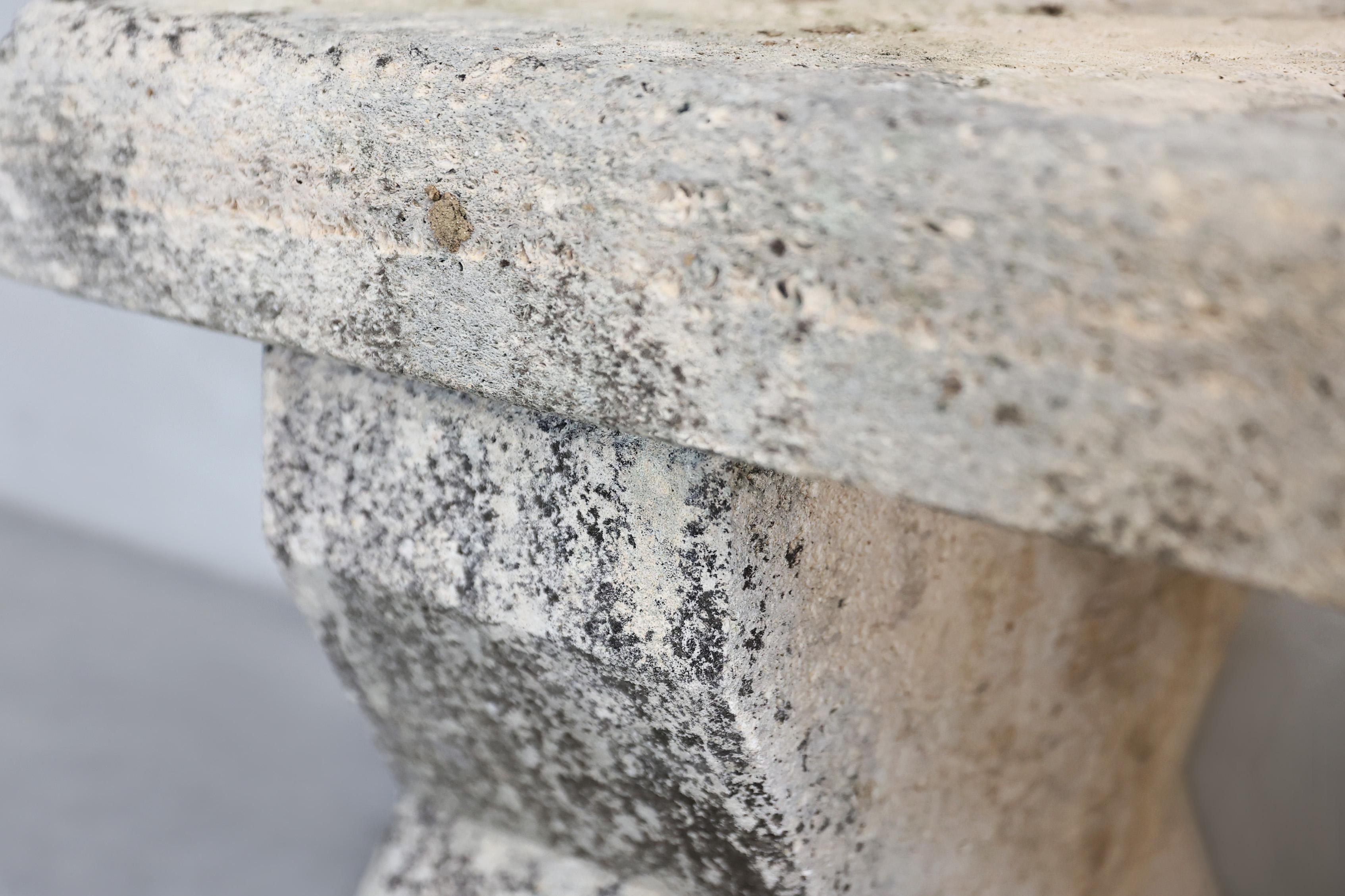 Banc rustique ancien en calcaire français, 19ème siècle en vente 2