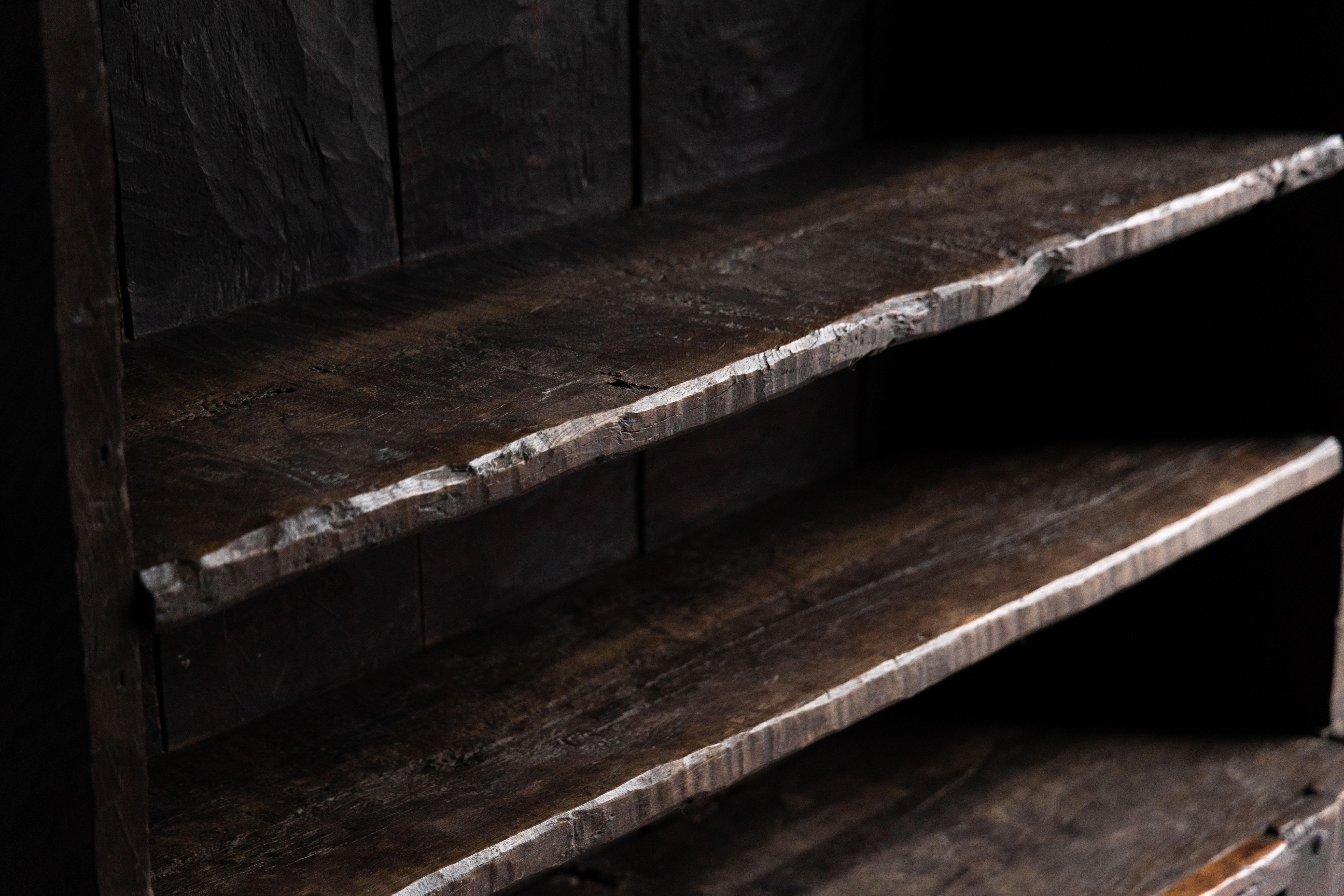 Legno Antico gabinetto rustico, Francia, inizio XVIII secolo in vendita