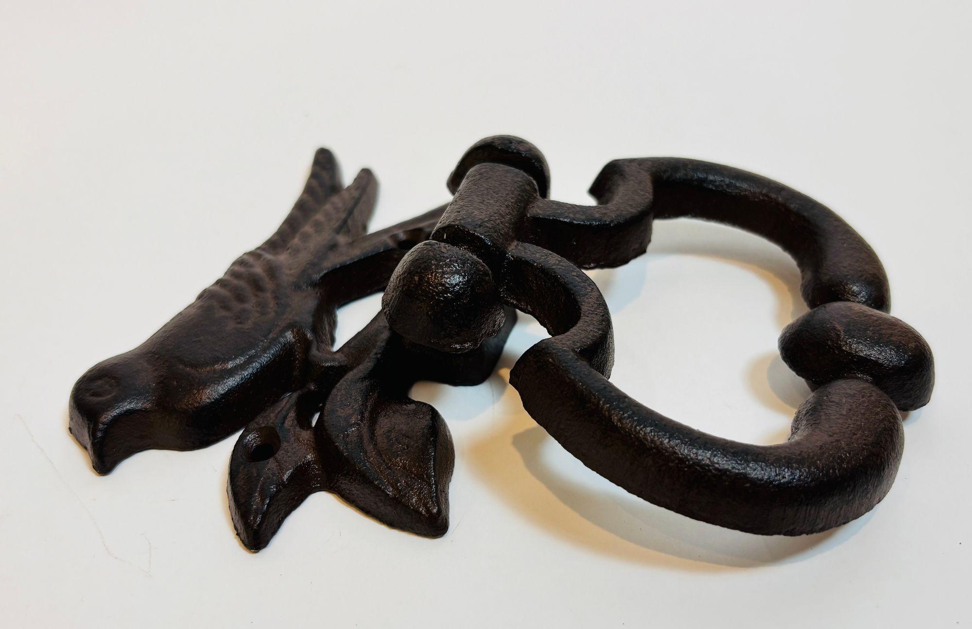 Antique Rustic Cast Wrought Iron Bird Door Knocker 7 in. In Good Condition For Sale In Moreno Valley, CA