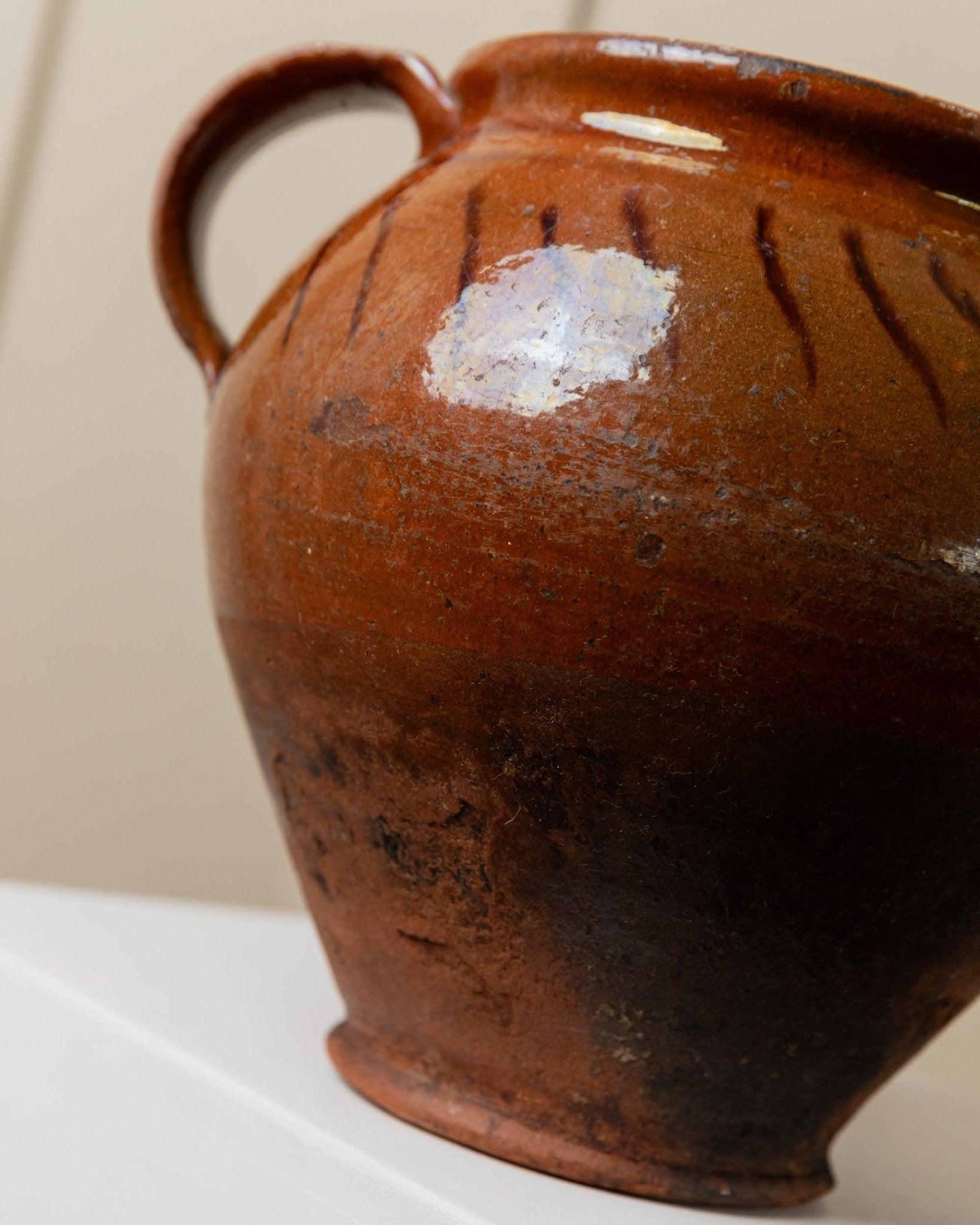 Antigua maceta rústica de cerámica confitada con asas - Italia siglo XIX - jarrón perfecto para decoración de cocina de granja, idea de regalo

Enamórate de esta olla rústica de cerámica confitada del siglo XIX: una pieza perfecta para cualquier