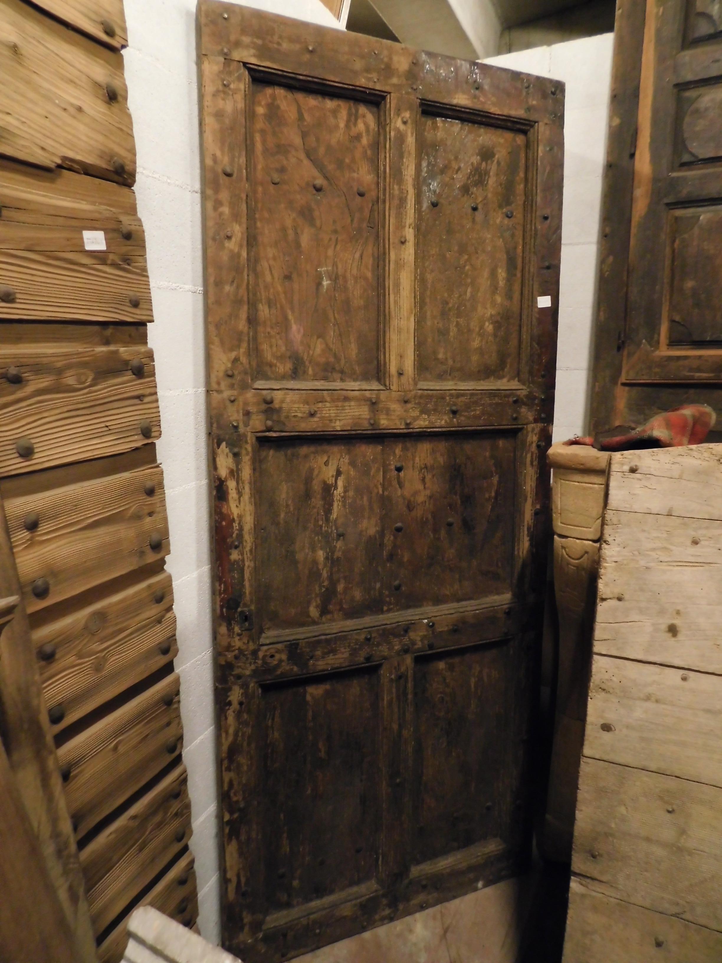 Ancient rustic chestnut door, with panels and nails, beautiful patina of the time, a sign of the past, hand-built in the 19th century, coming from Italy. Push opening with hinges on the left, original irons mounted.
Measures: cm W 87 x H 210.