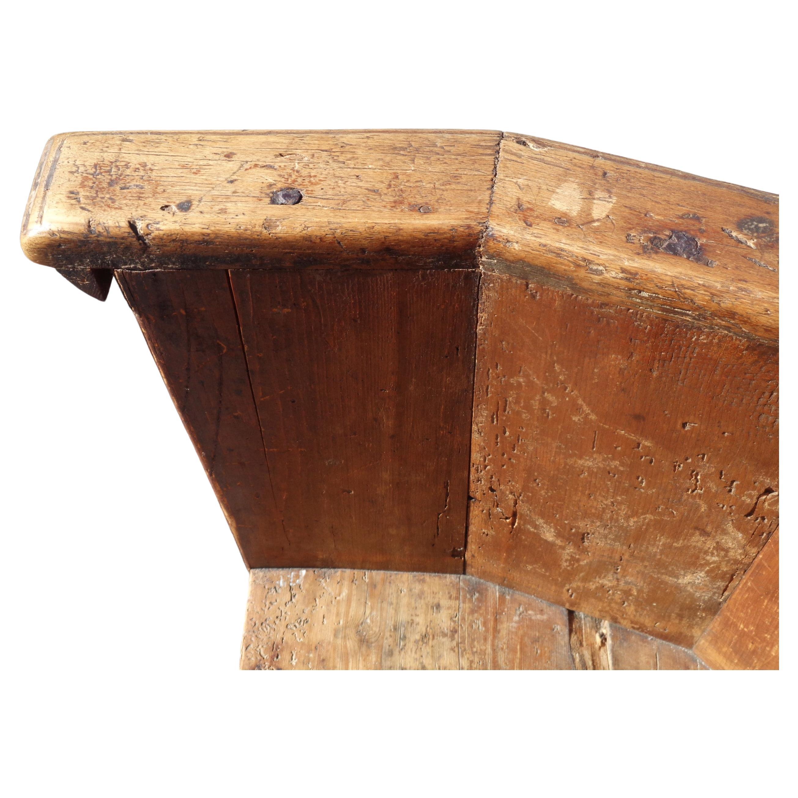 Antiker rustikaler Choir-Stall Barrel-Stuhl aus dem 18. Jahrhundert (Unbekannt) im Angebot