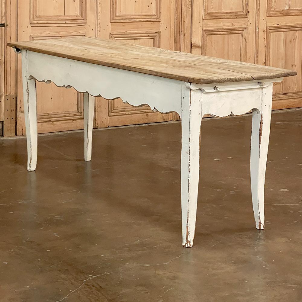 Ancienne table de canapé française peinte de style rustique avec plateau en pin rayé en vente 8