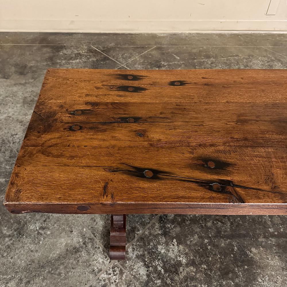 Table basse à tréteaux ancienne, rustique et française en vente 5