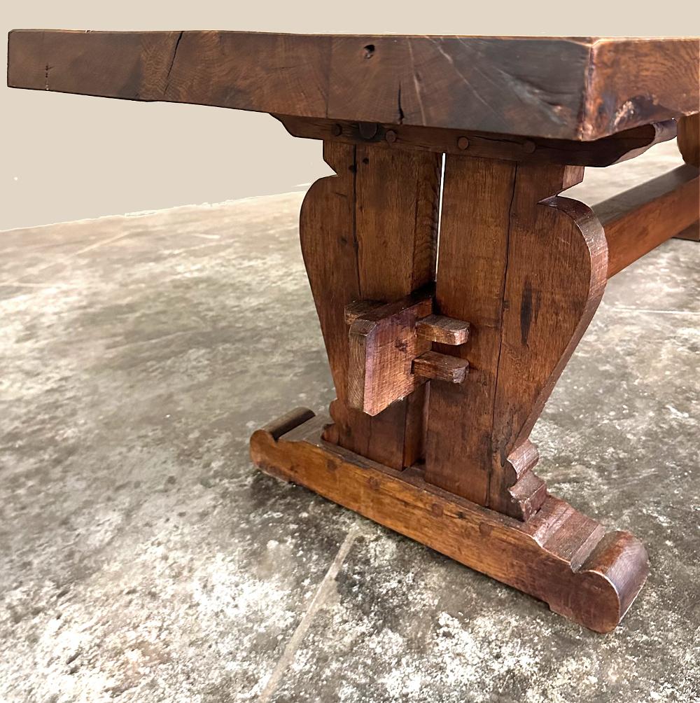Table basse à tréteaux ancienne, rustique et française en vente 7