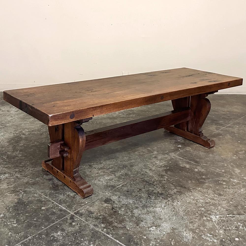 Fait main Table basse à tréteaux ancienne, rustique et française en vente