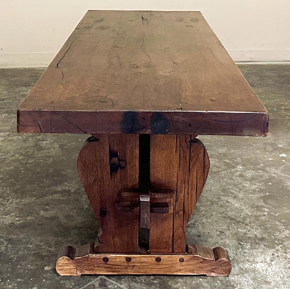 20ième siècle Table basse à tréteaux ancienne, rustique et française en vente