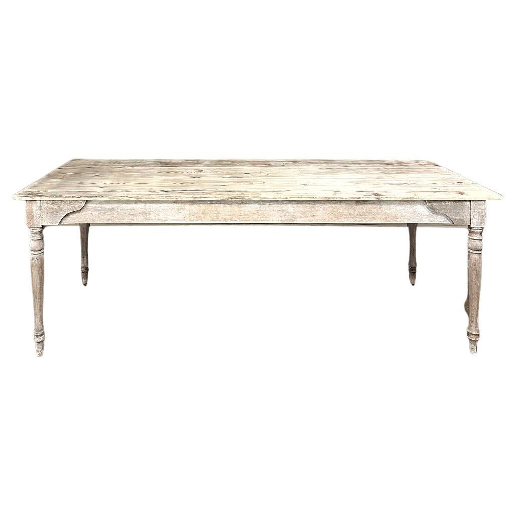 Table de salle à manger ancienne, rustique, française, blanchie à la chaux en vente