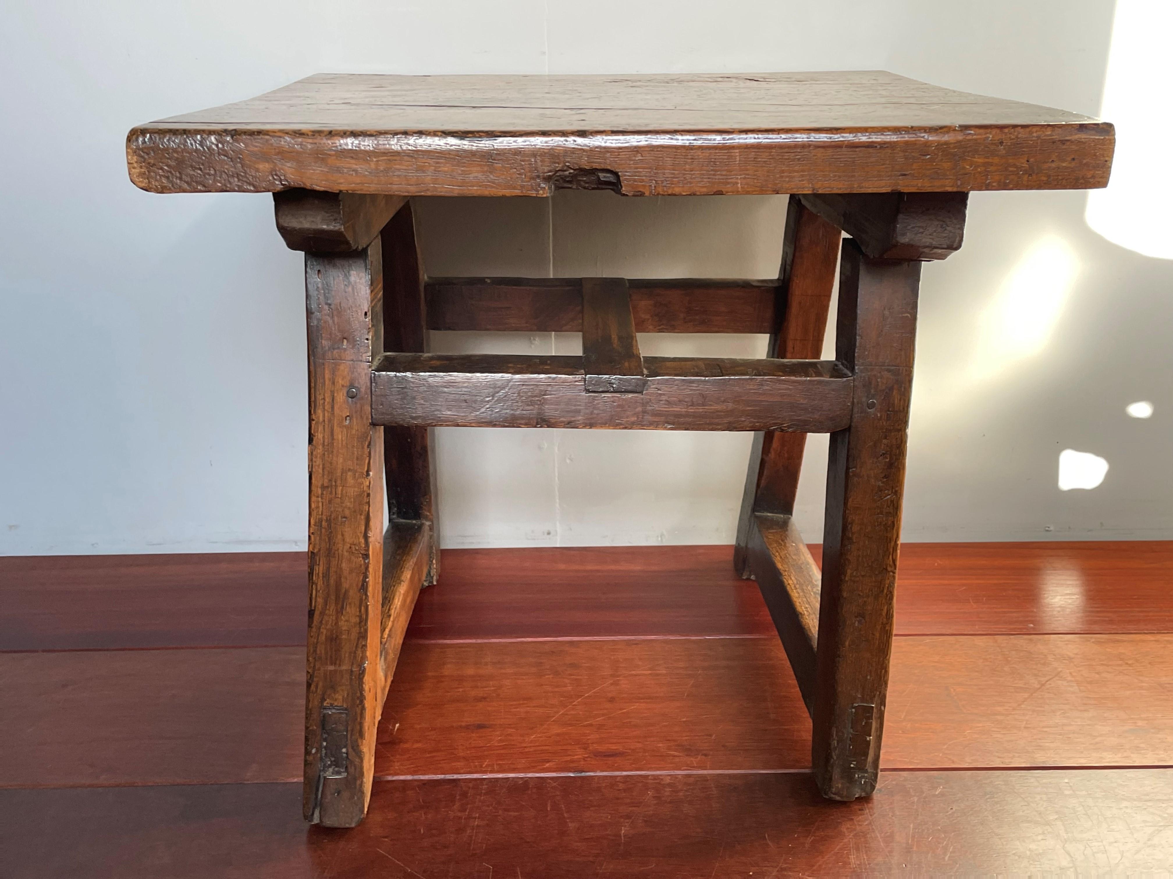 Antique & Rustic Early 1800s Wooden Spanish Countryside Pay Table with Drawer For Sale 2