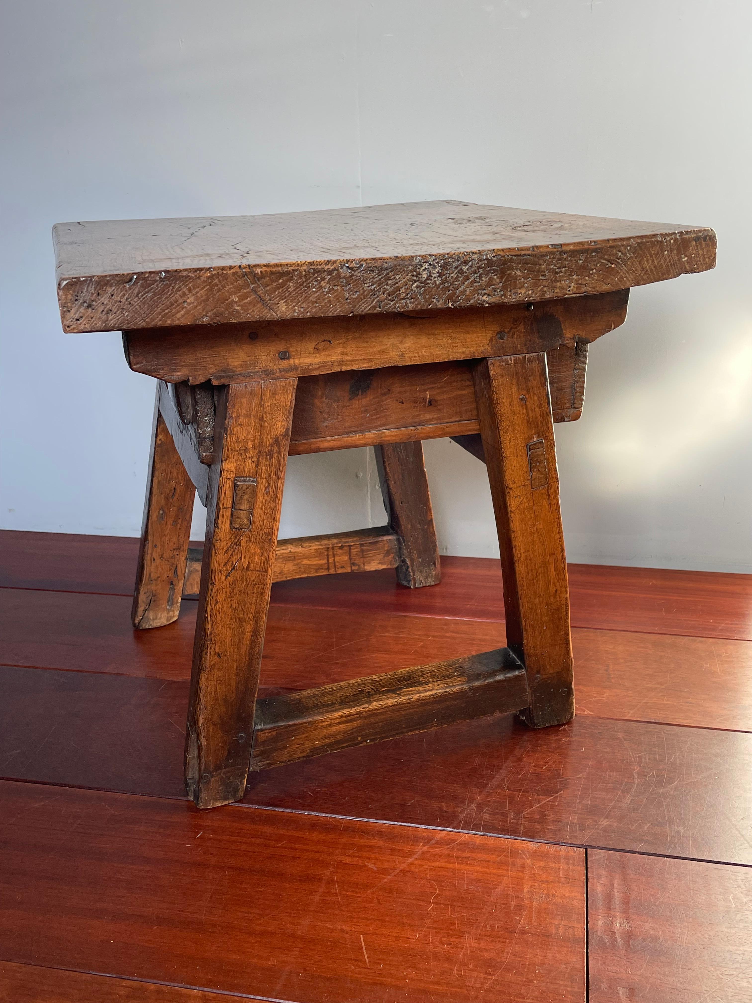Antique & Rustic Early 1800s Wooden Spanish Countryside Pay Table with Drawer For Sale 6