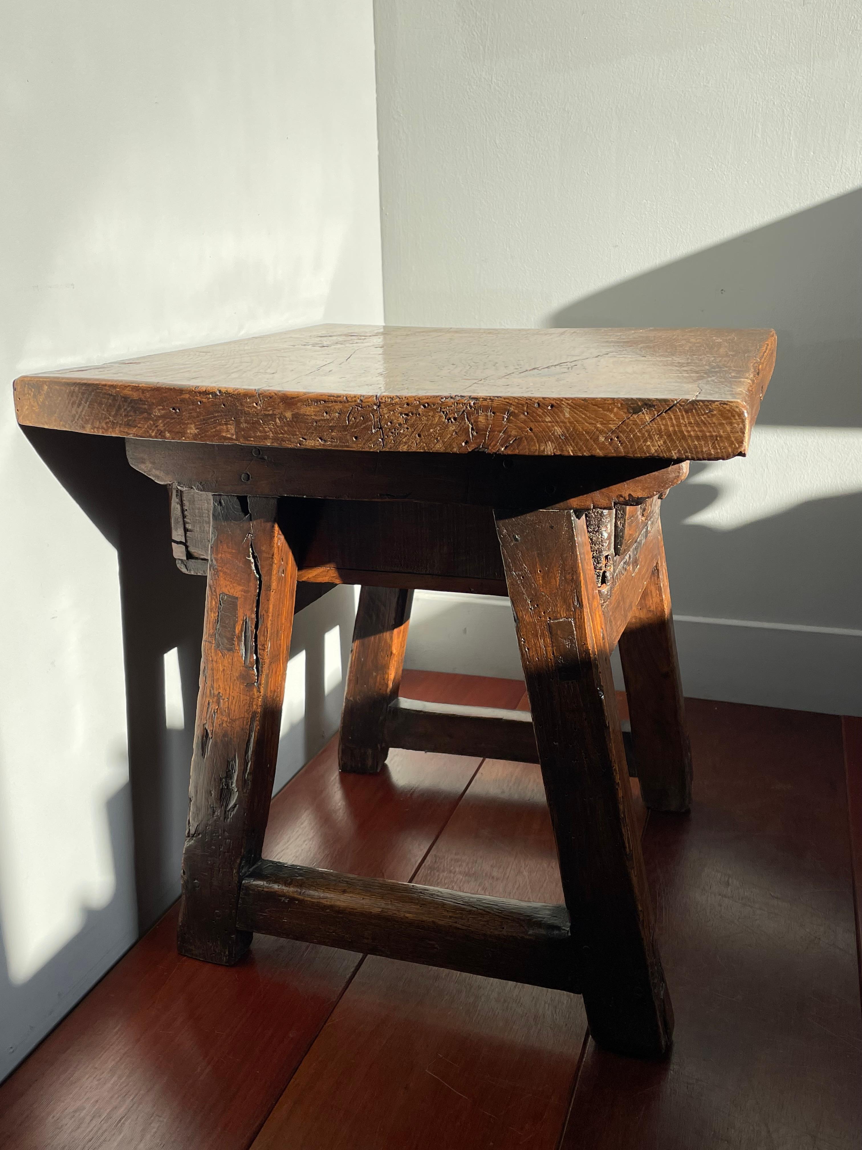 Hand-Carved Antique & Rustic Early 1800s Wooden Spanish Countryside Pay Table with Drawer For Sale
