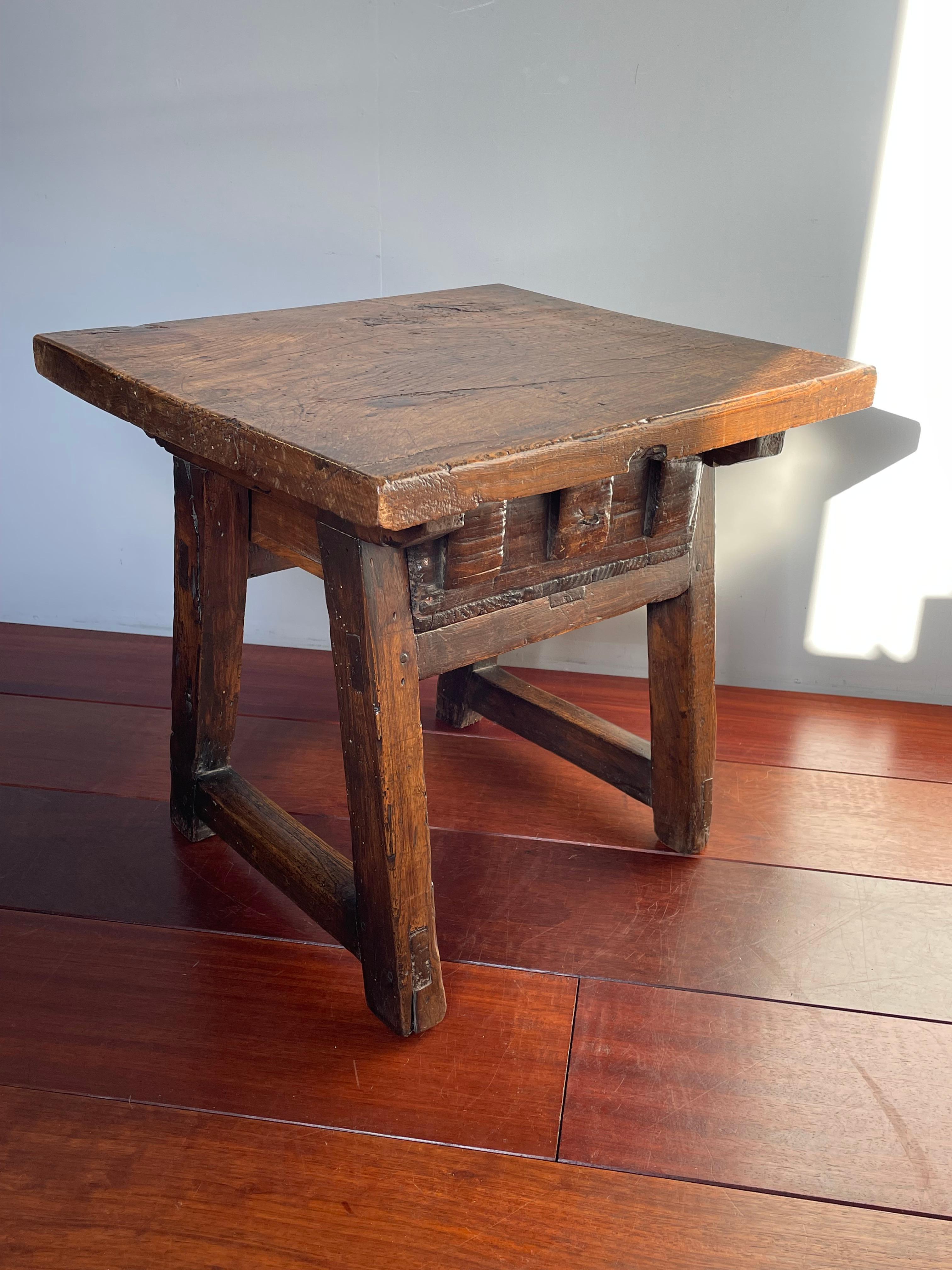 19th Century Antique & Rustic Early 1800s Wooden Spanish Countryside Pay Table with Drawer For Sale