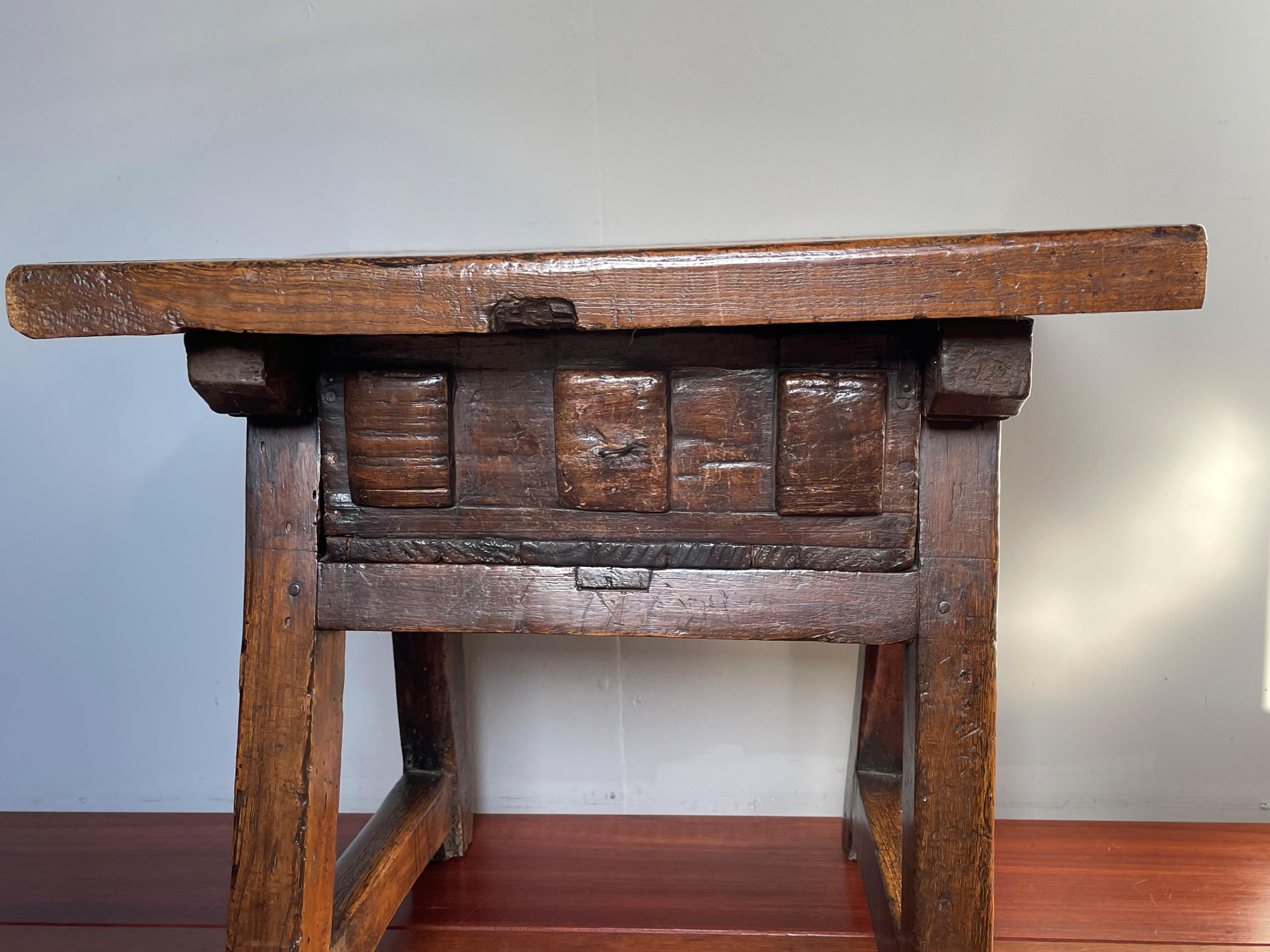 Pine Antique & Rustic Early 1800s Wooden Spanish Countryside Pay Table with Drawer For Sale