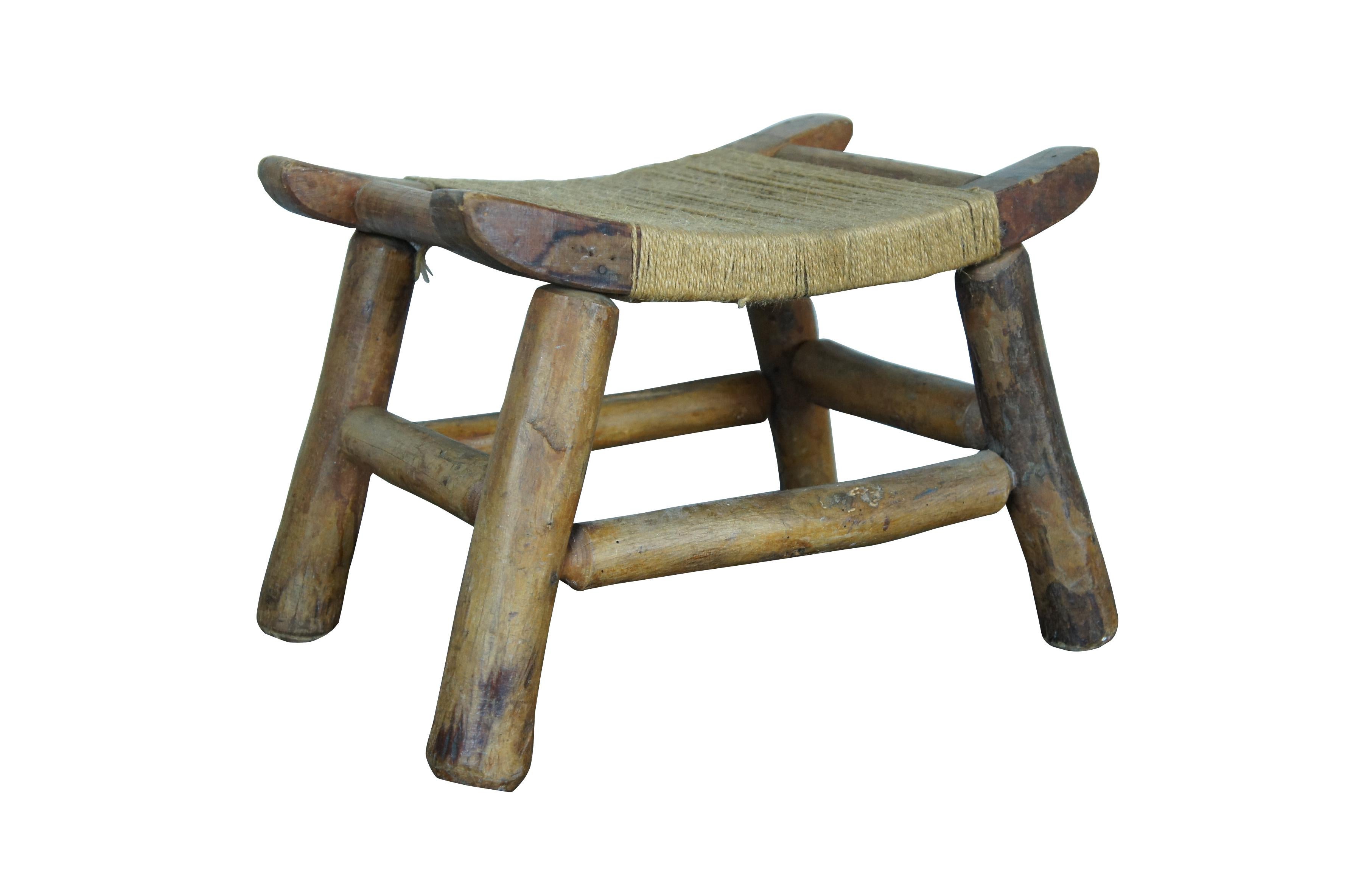 Art pot à épices Ancien siège de jute américain ancien Shaker Woven Rush Milking Foot Stool 18 po. en vente