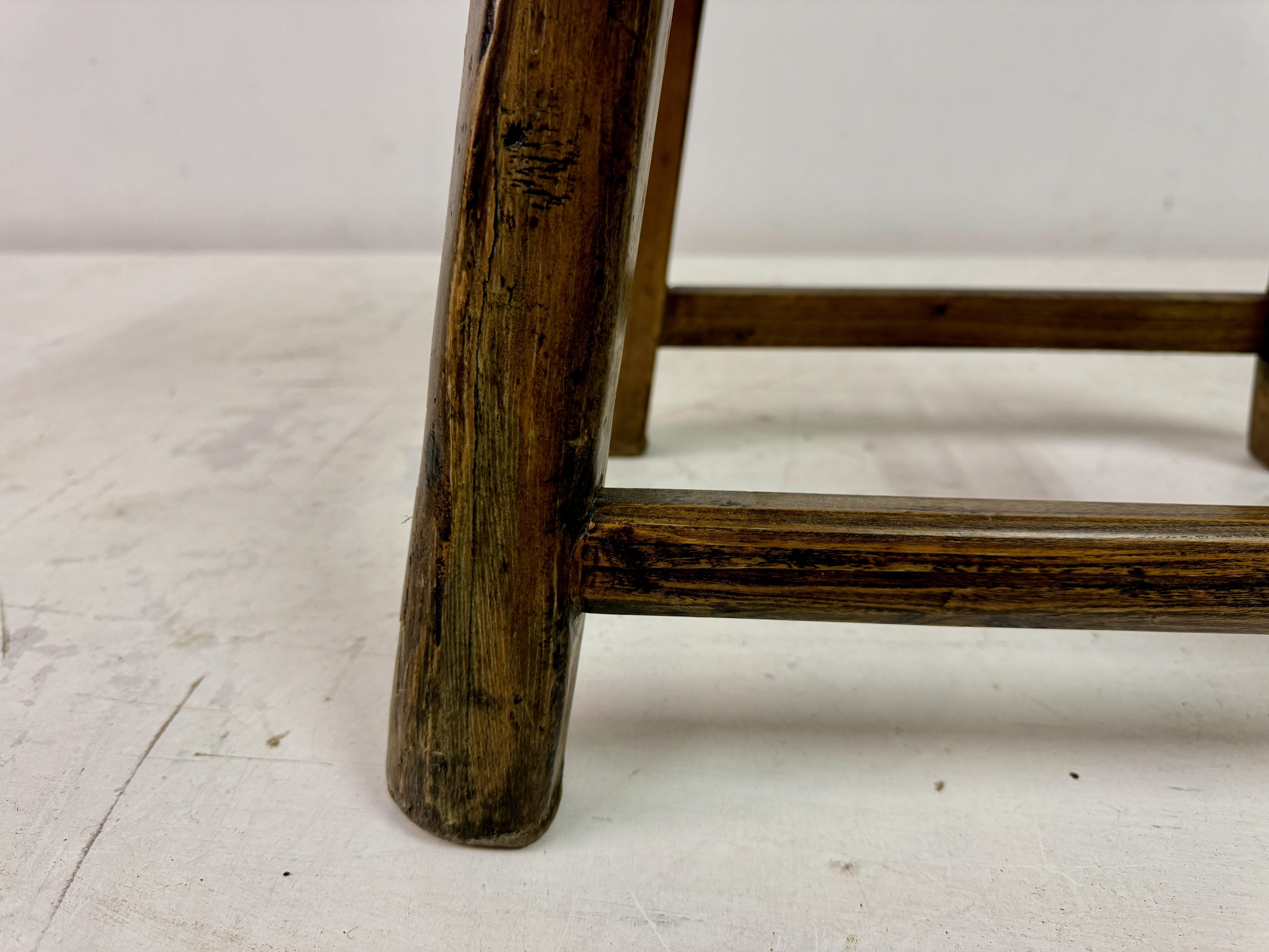 Antique Rustic Elm Stool In Good Condition For Sale In London, London