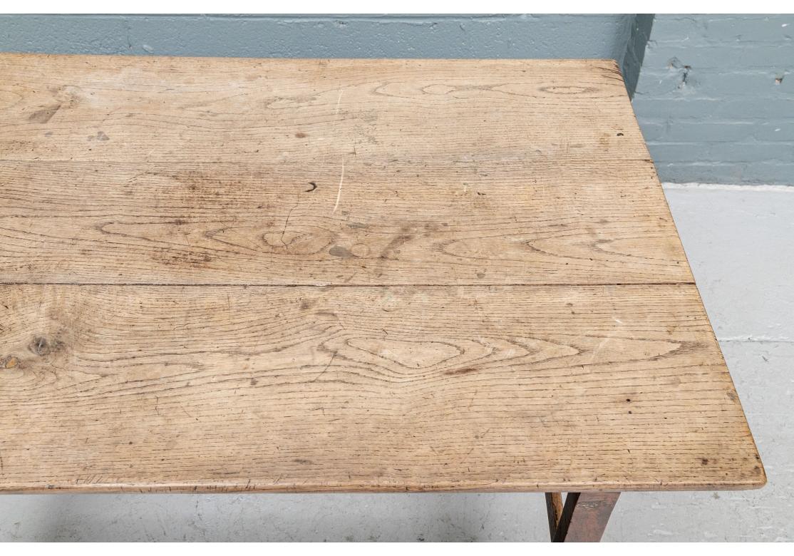 Bois de feuillus Ancienne table de taverne anglaise rustique en vente