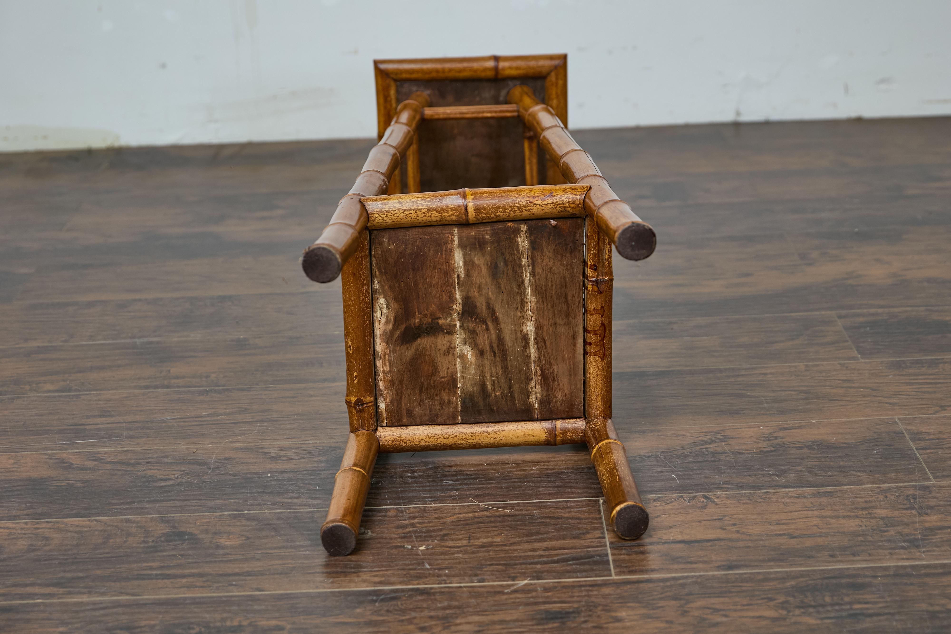Antico stand rustico inglese in noce finto bambù con ripiani in rattan, circa 1920 in vendita 6