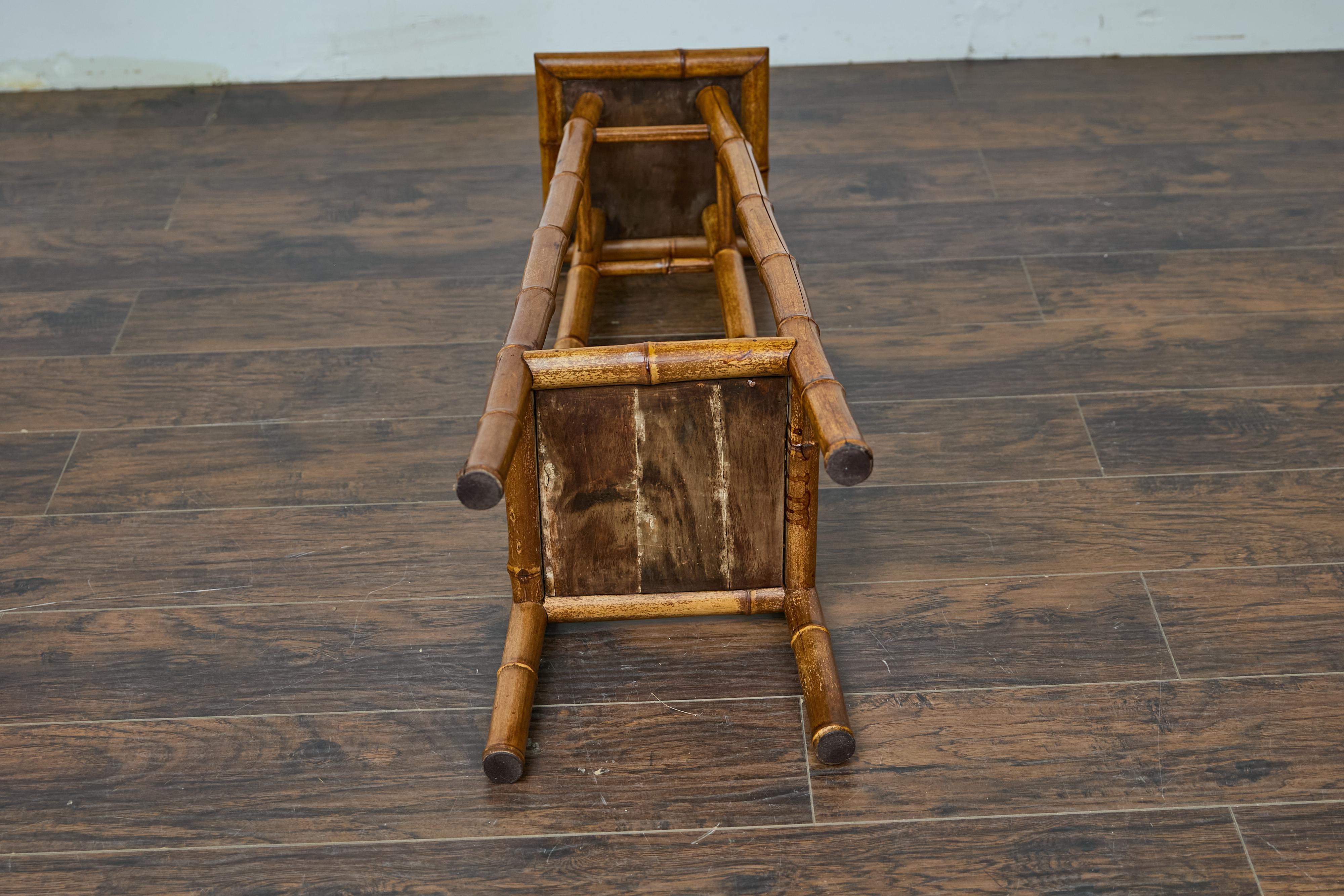 Antico stand rustico inglese in noce finto bambù con ripiani in rattan, circa 1920 in vendita 7