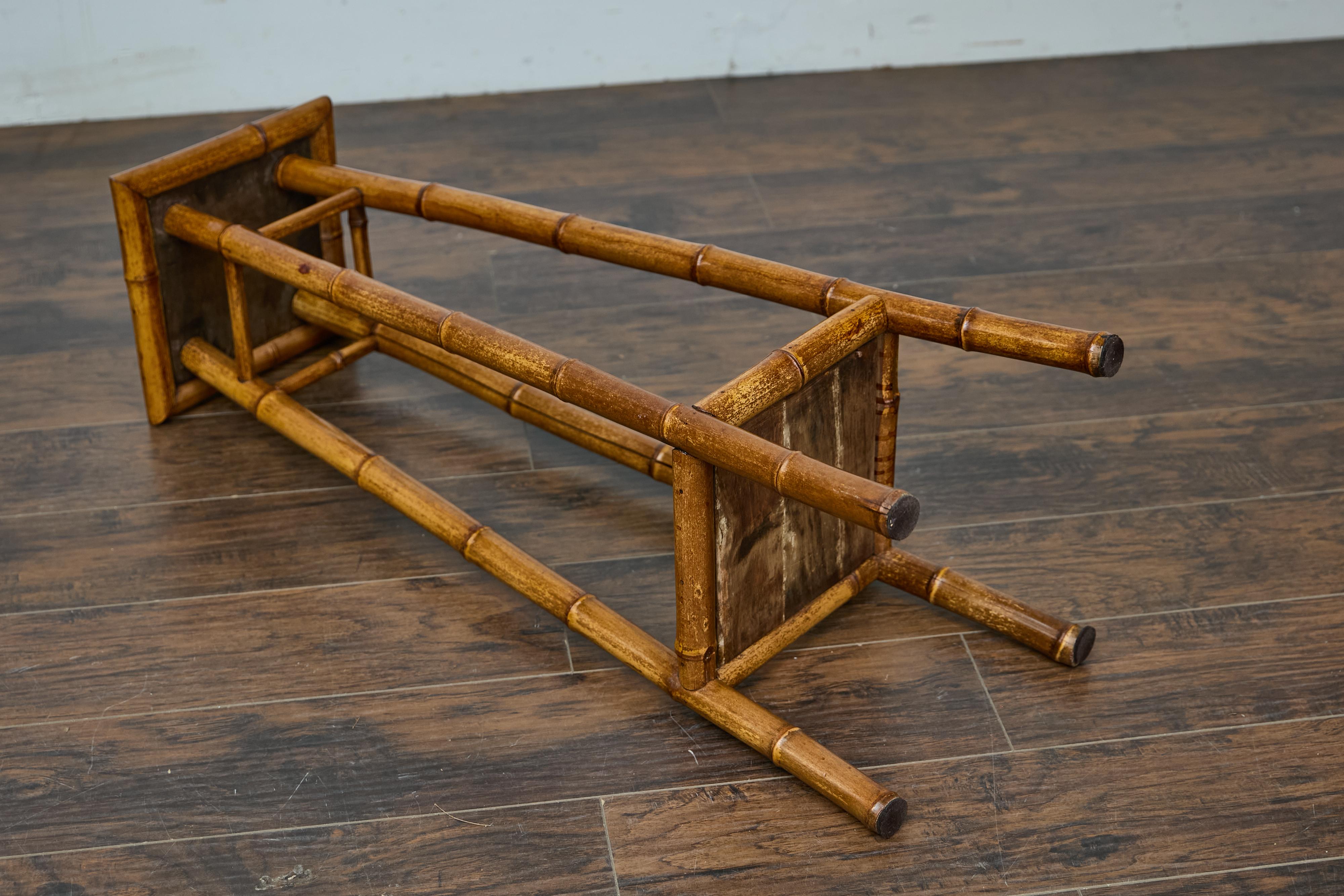 Antico stand rustico inglese in noce finto bambù con ripiani in rattan, circa 1920 in vendita 9