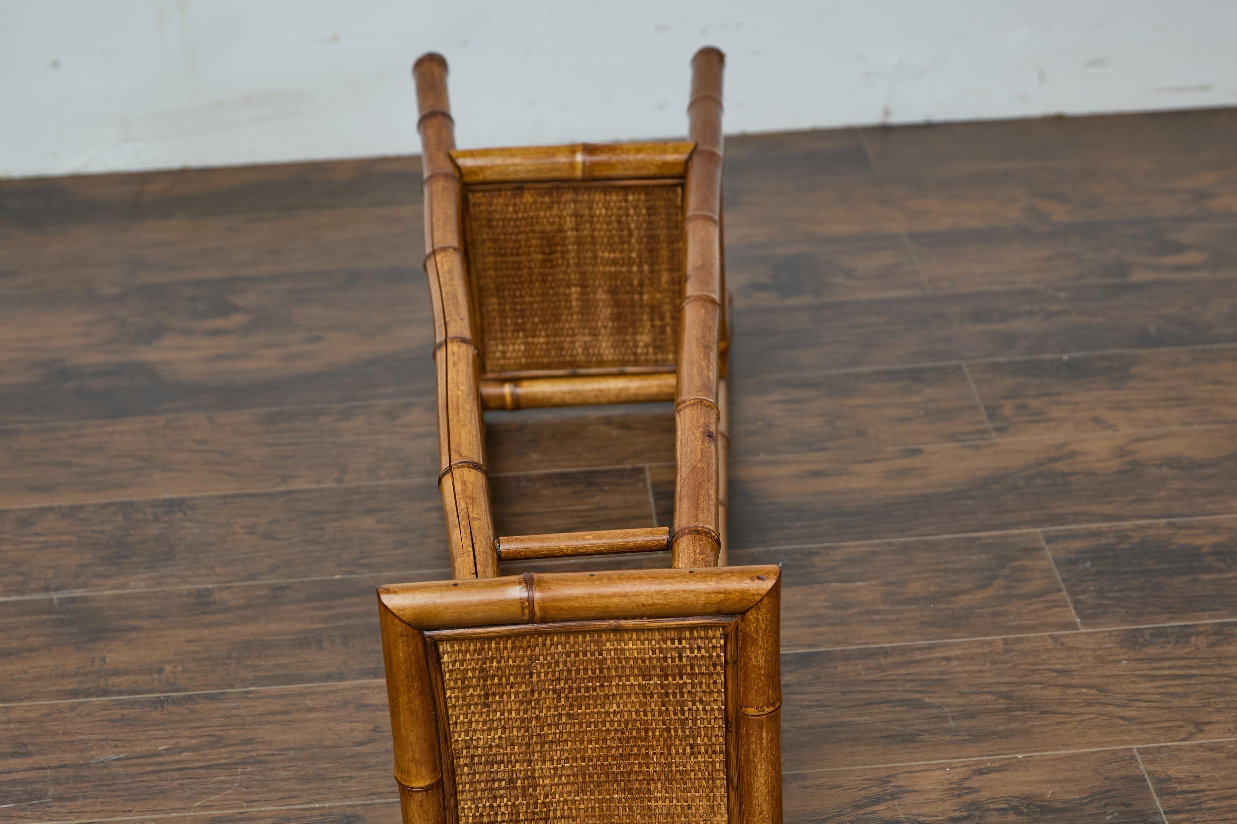 Antico stand rustico inglese in noce finto bambù con ripiani in rattan, circa 1920 in vendita 11