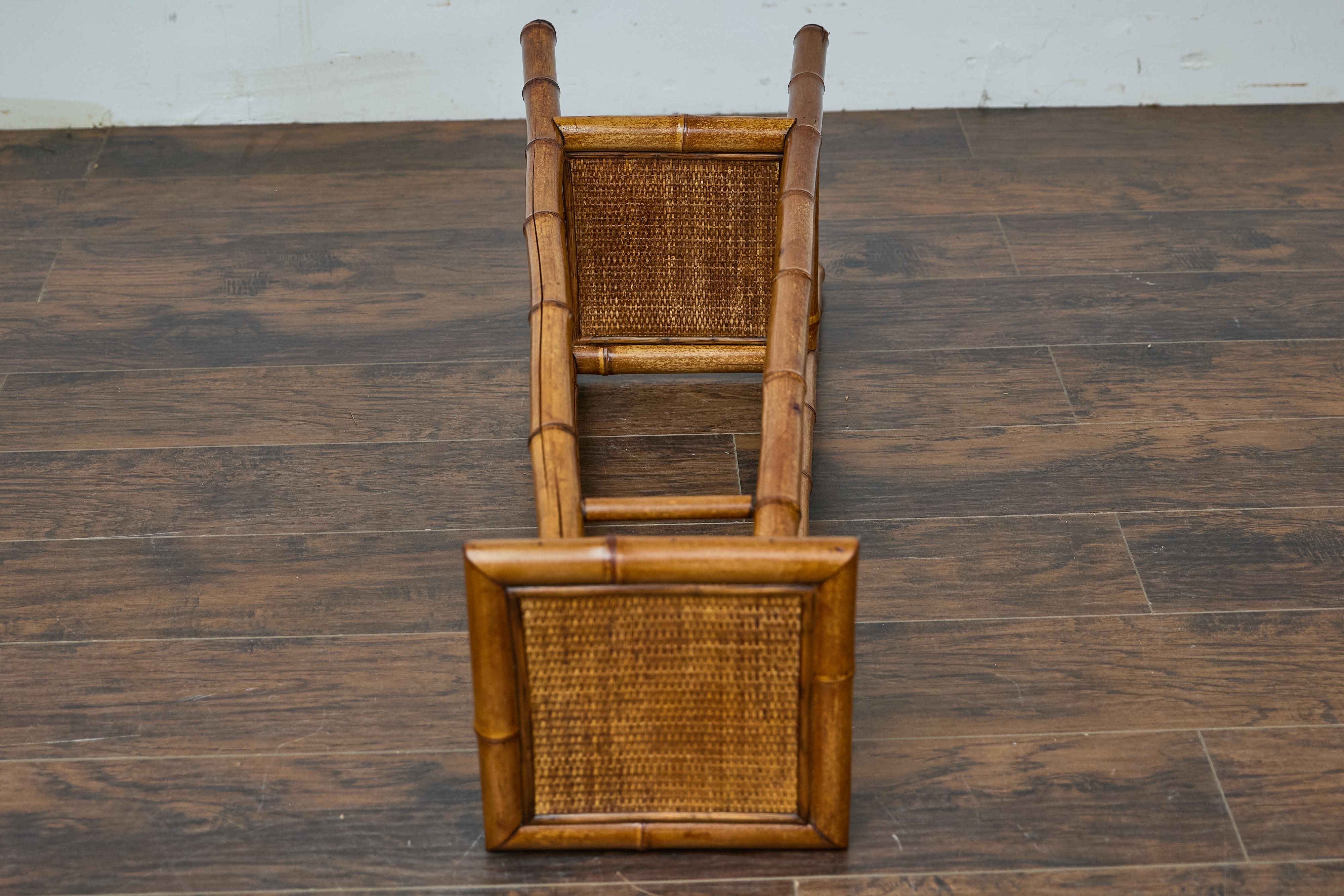 Antico stand rustico inglese in noce finto bambù con ripiani in rattan, circa 1920 in vendita 12