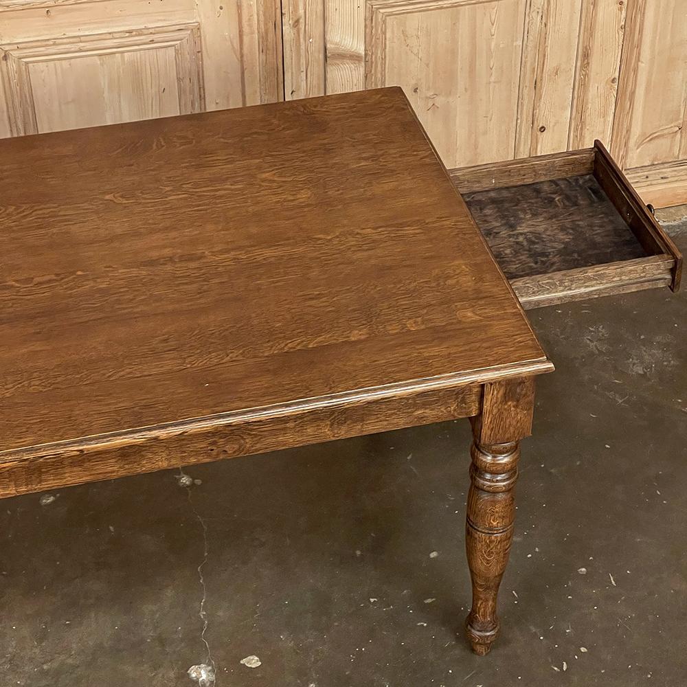 20ième siècle Table de salle à manger ancienne en chêne rustique européen en vente