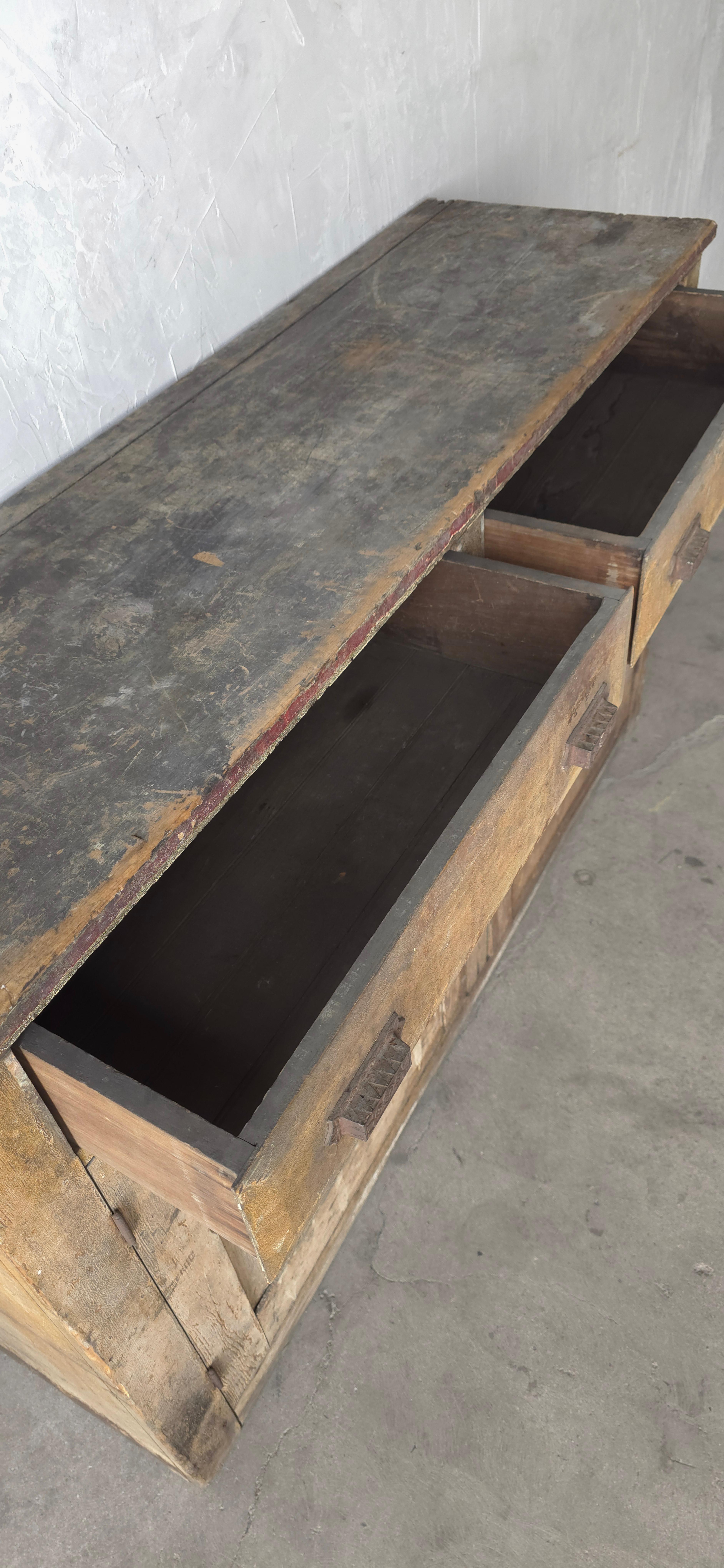 Buffet européen rustique antique de style Wabi Sabi en vente 6