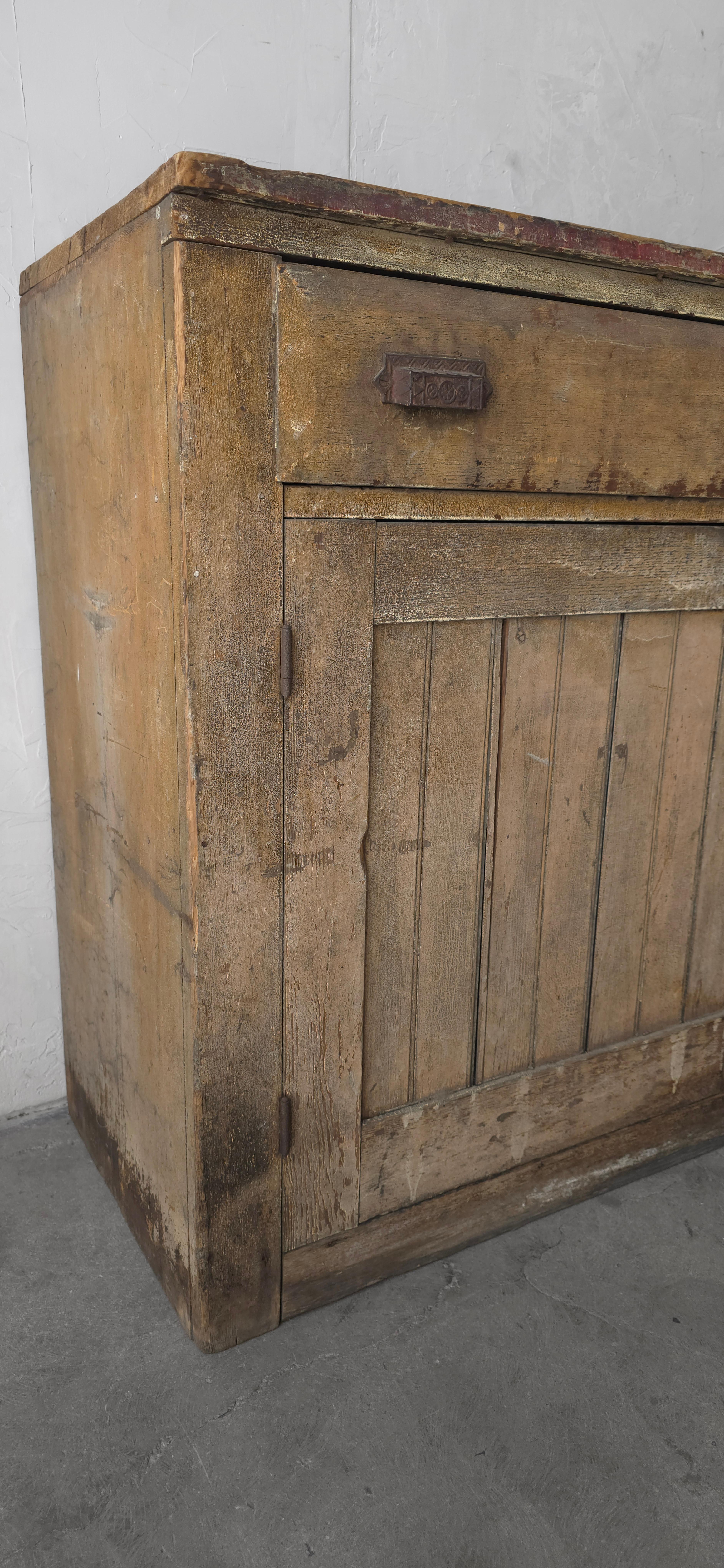 Buffet européen rustique antique de style Wabi Sabi en vente 7
