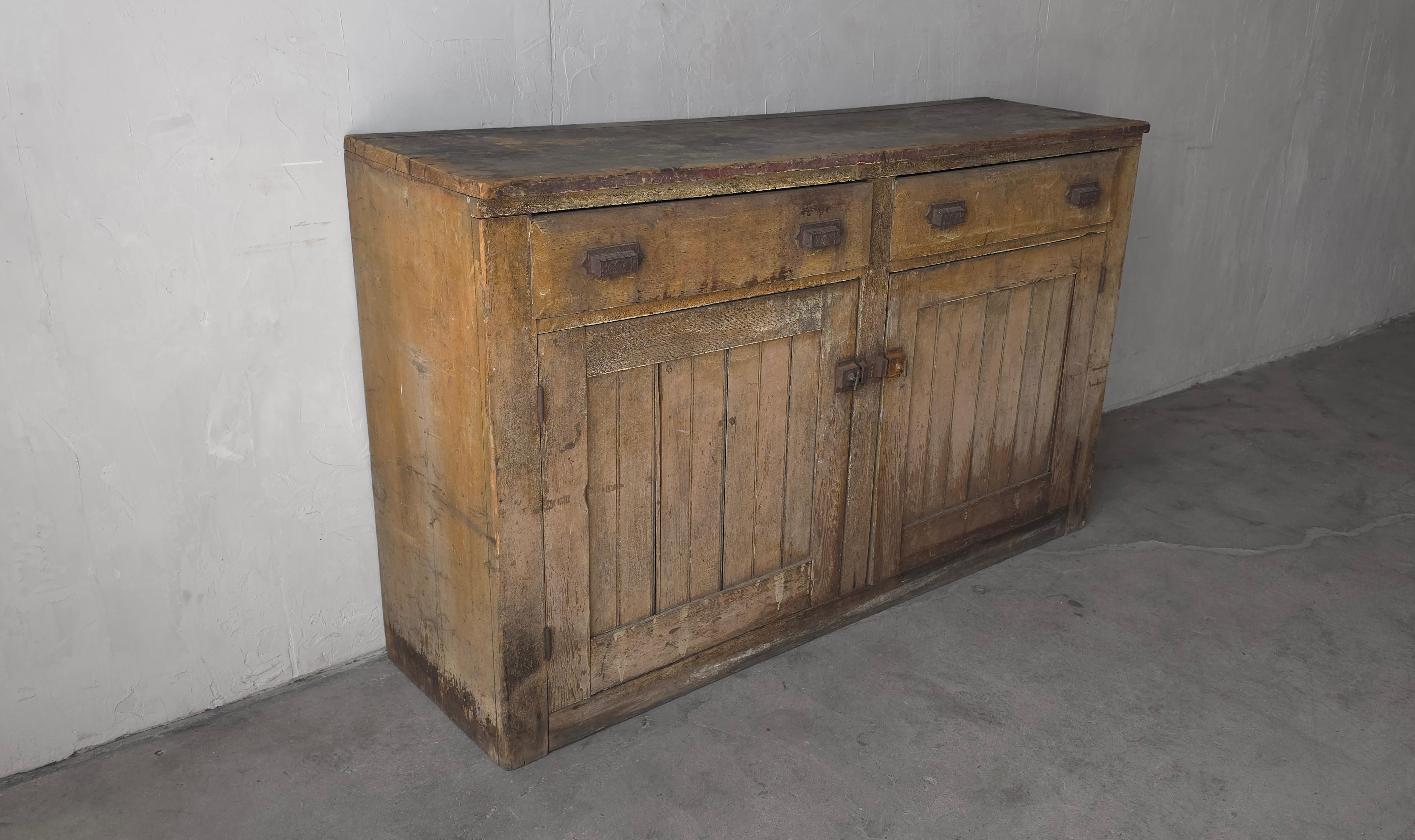 XIXe siècle Buffet européen rustique antique de style Wabi Sabi en vente