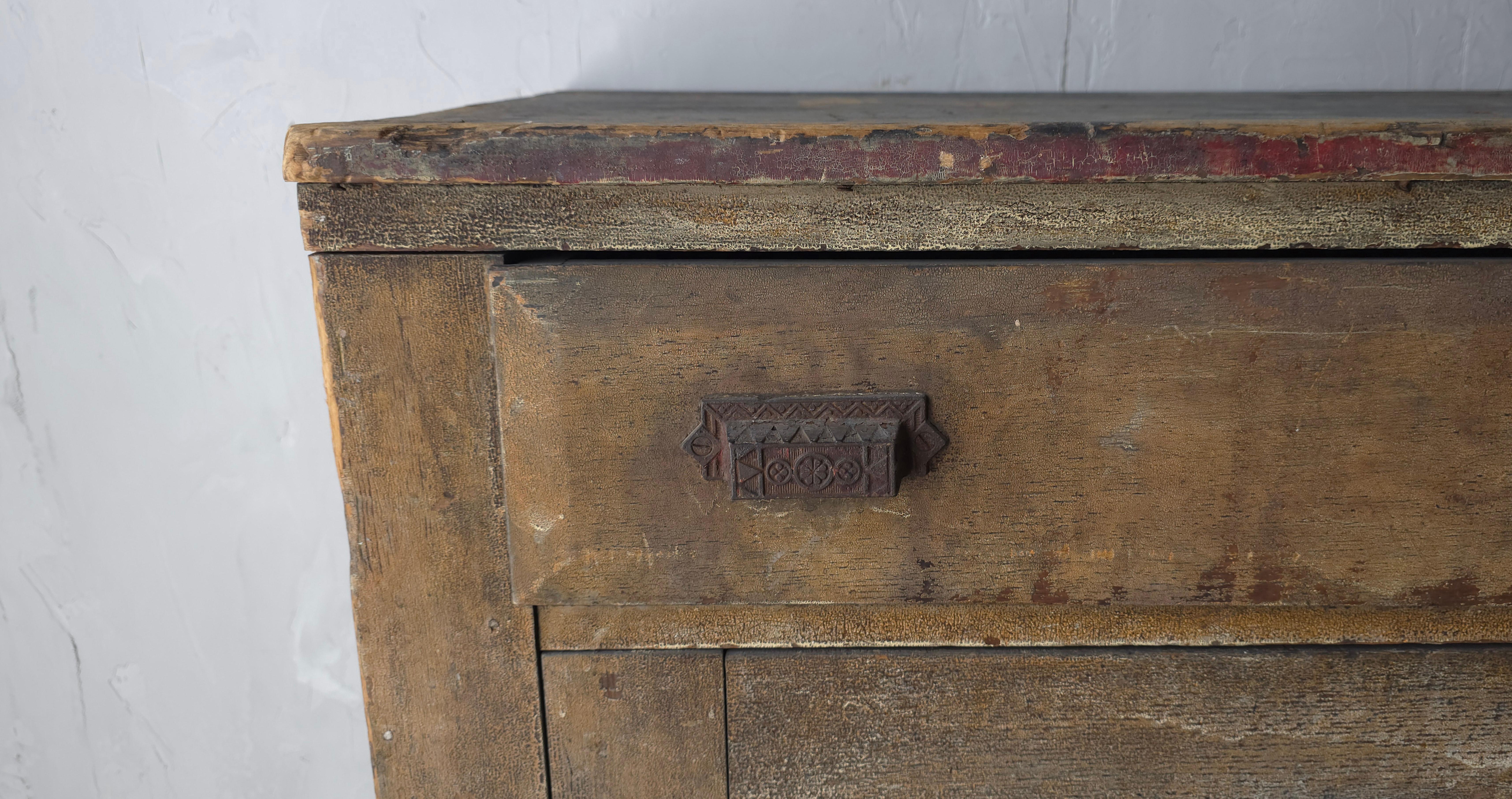 Buffet européen rustique antique de style Wabi Sabi en vente 2